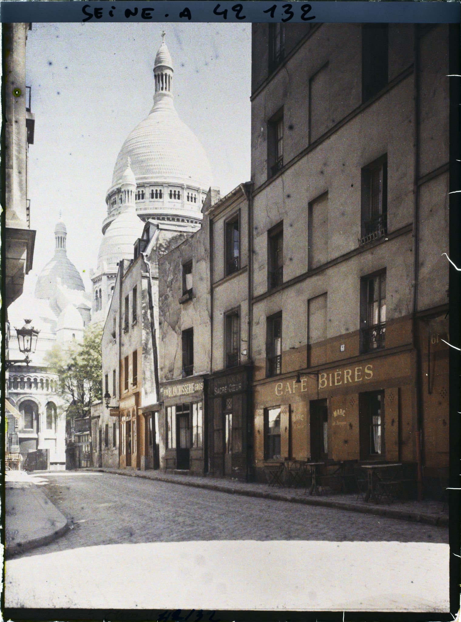 Image représentant La rue du Chevalier de la Barre et le Sacré-Cœur