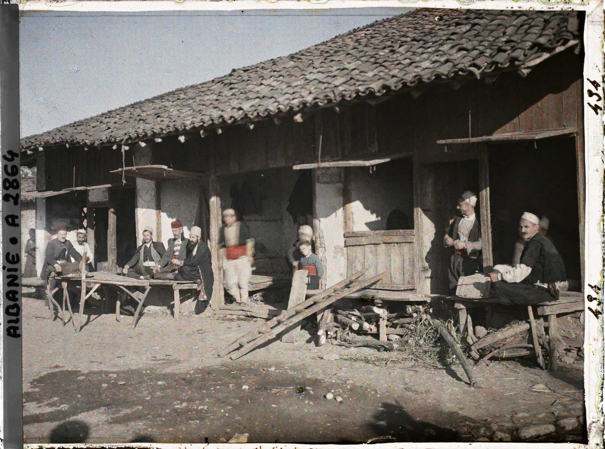 Image représentant Boutique avec des hommes assis