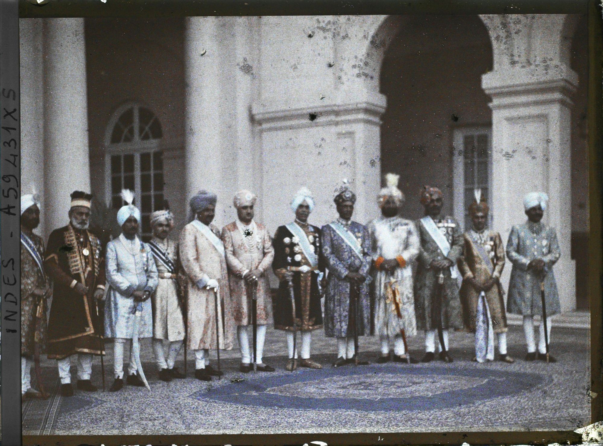 Image représentant Portait de groupe lors du jubilé célébrant les cinquante ans de règne du maharajah Jagatjit Singh - Seconde partie des festivités, réservée aux princes indiens