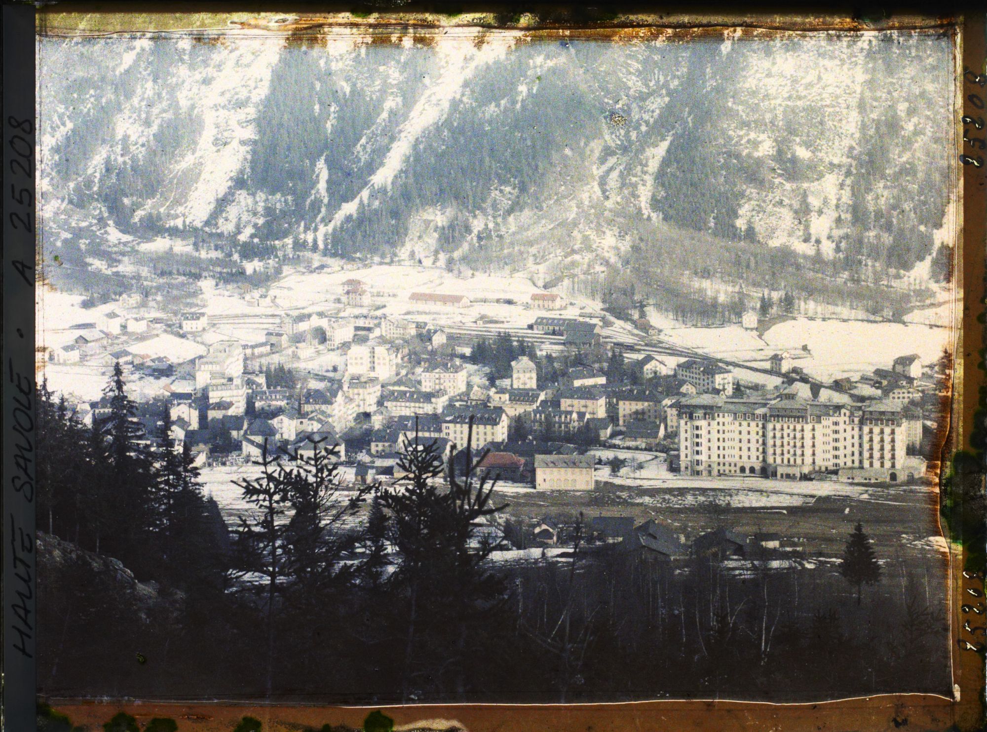 Image représentant France Les Alpes, Chamonix, Panorama du Village de Chamonix