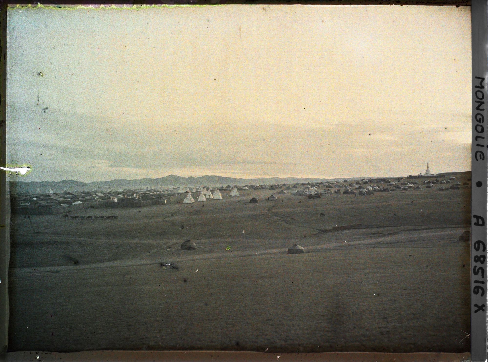Image représentant Vue panoramique de l'extrémité occidentale de Baruun khüree ou Gandantegchinlin, la " ville des lamas "