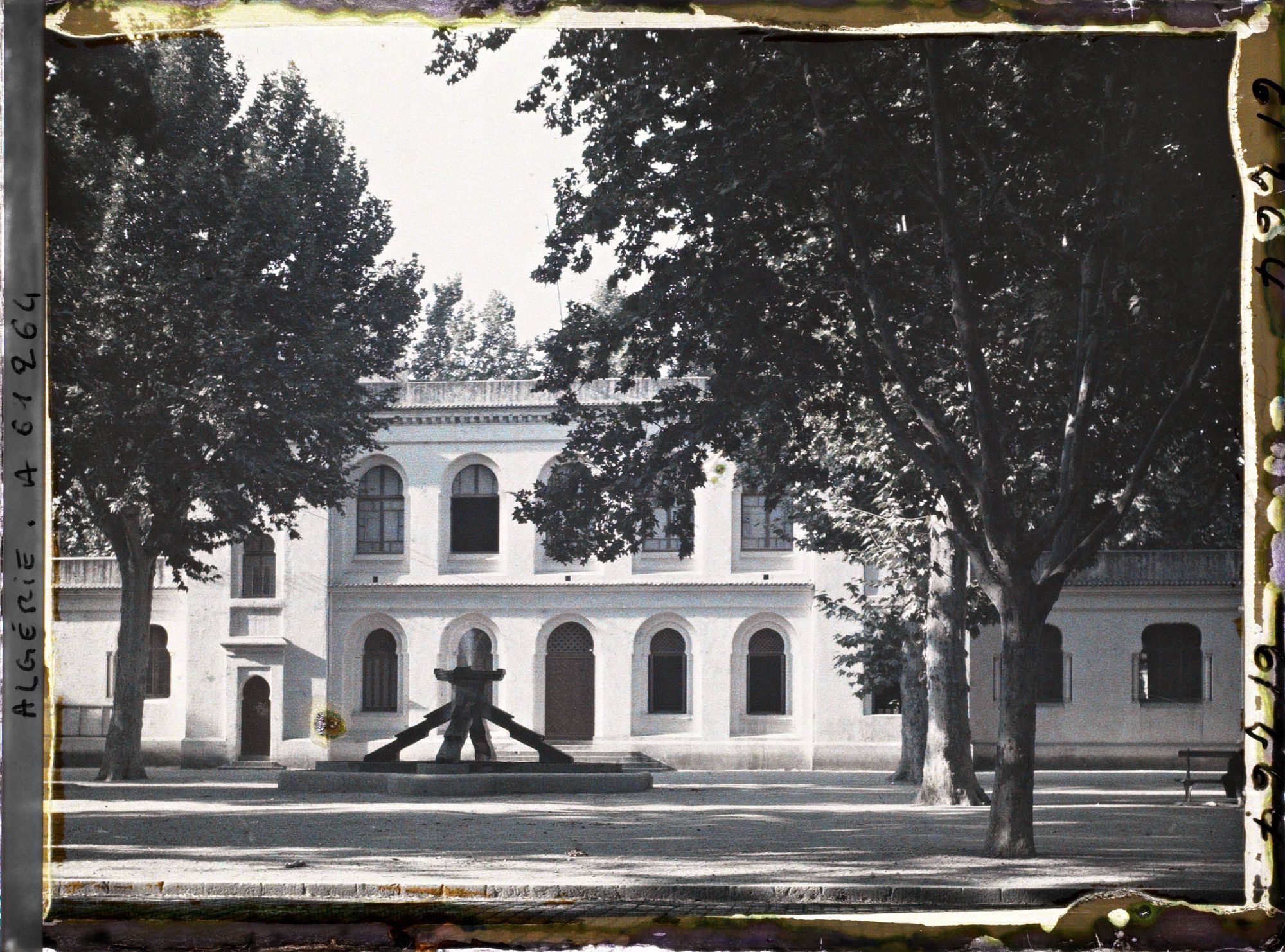 Image représentant L'école