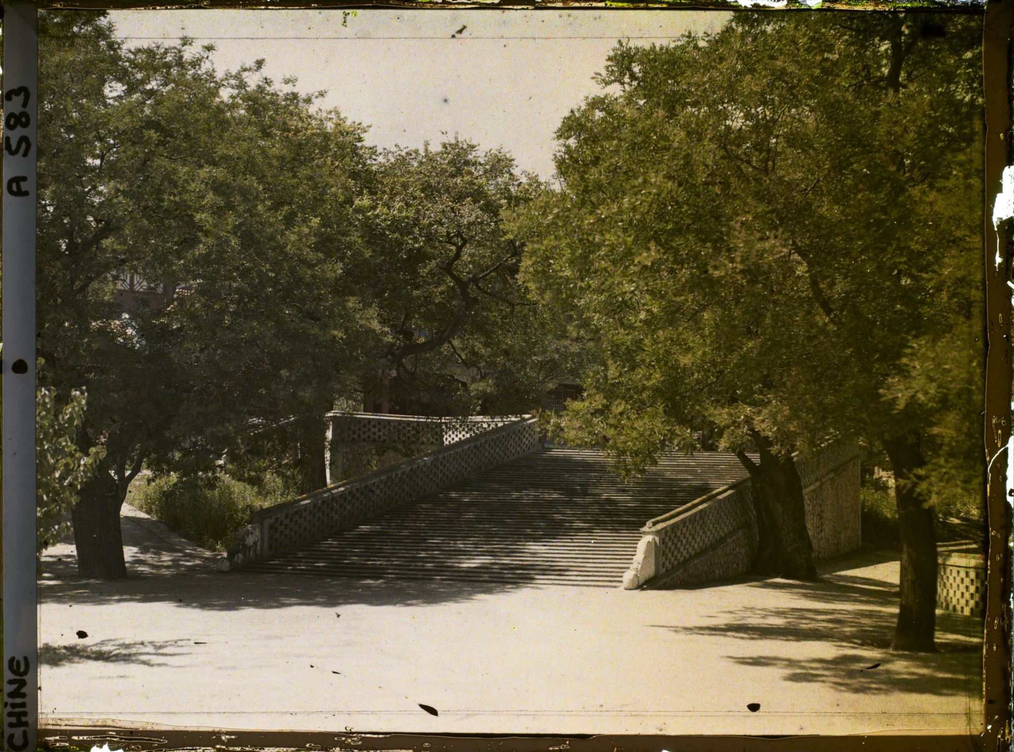 Image représentant Xiyuan ("  jardin Impérial de l'Ouest "), escalier monumental
