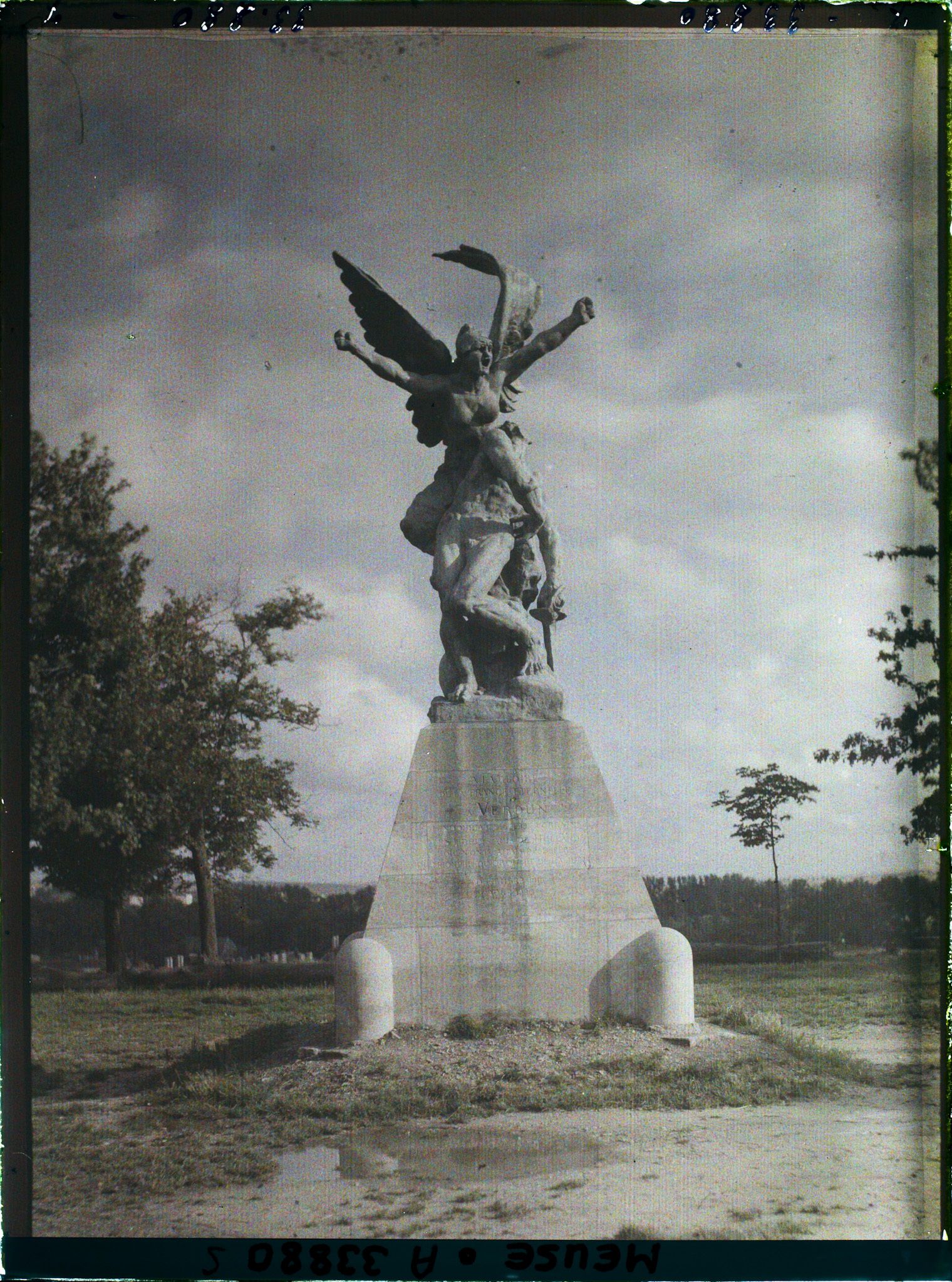 Image représentant France, Verdun, Monument offert par la Hollande ("La Victoire" de Rodin)