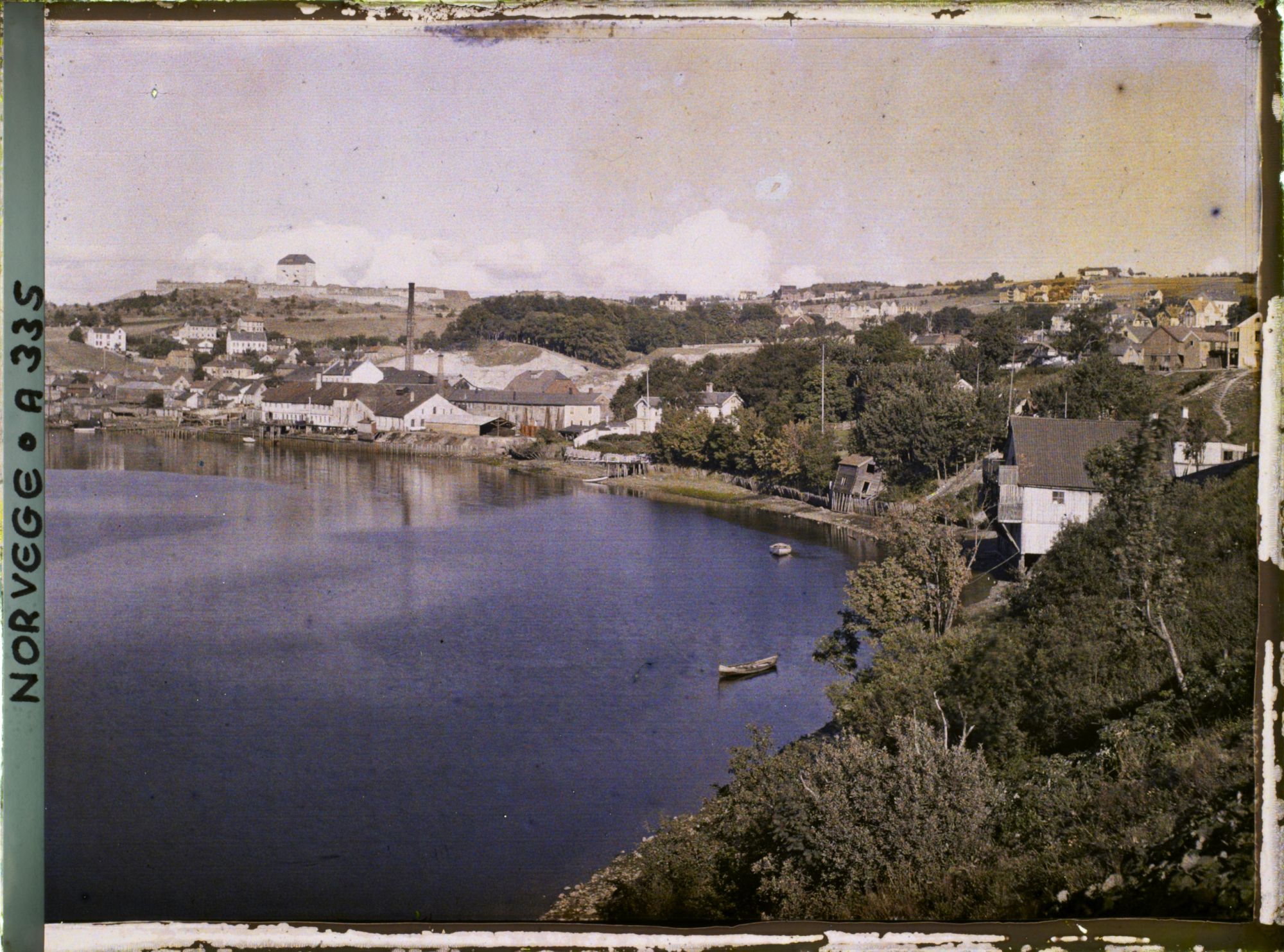 Image représentant Usines et maisons sur les bords de la Nidelva