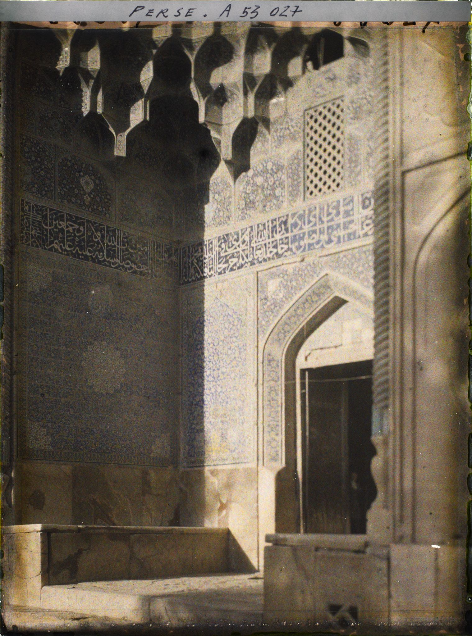 Image représentant Détail du portail de la Masdjid-i-Sadr (mosquée du Cheikh Lotfallah) (1629)