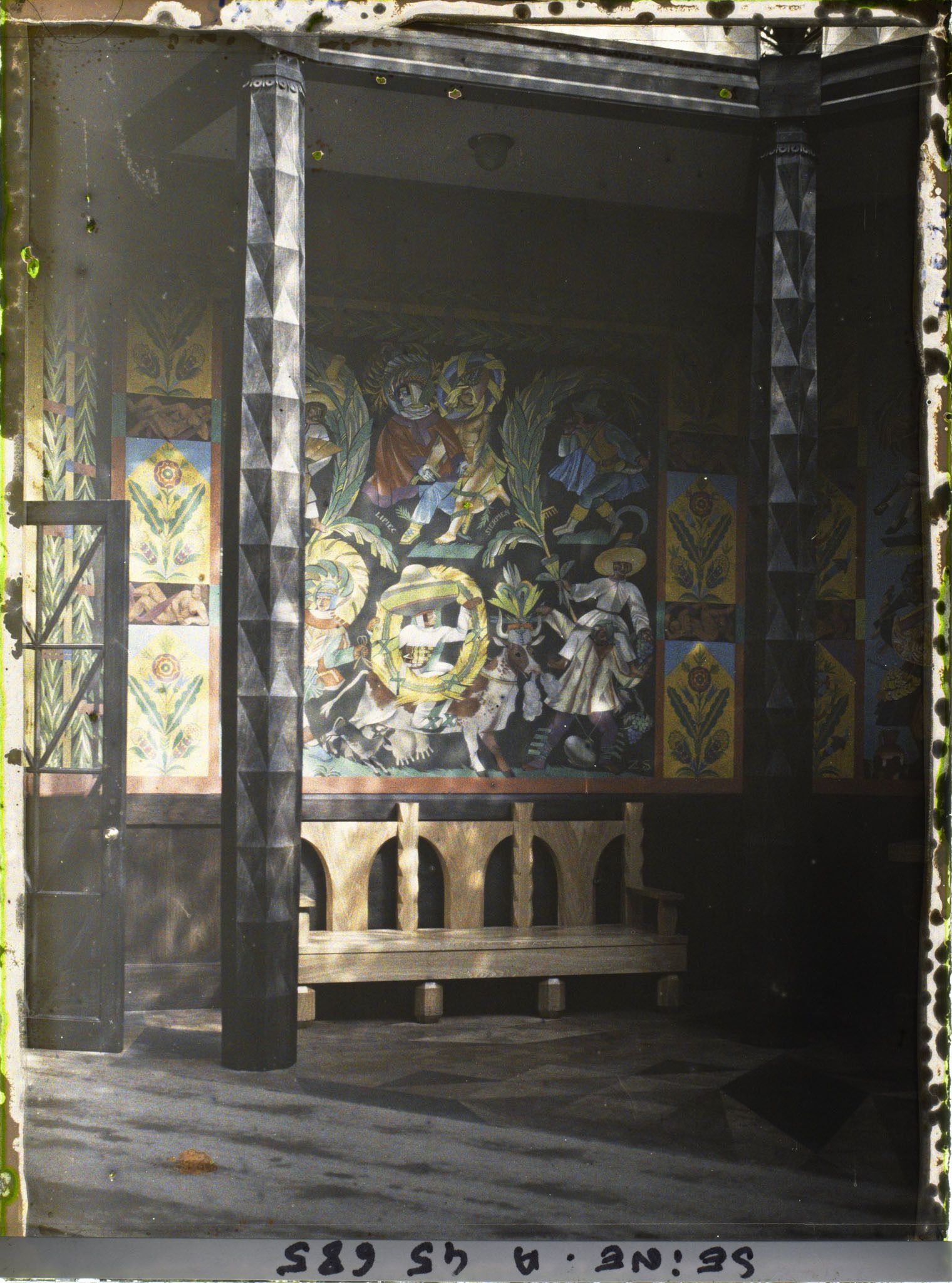 Image représentant L'Exposition des arts décoratifs, Pavillon de la Pologne, sur le Cours-la-Reine, salon d'honneur