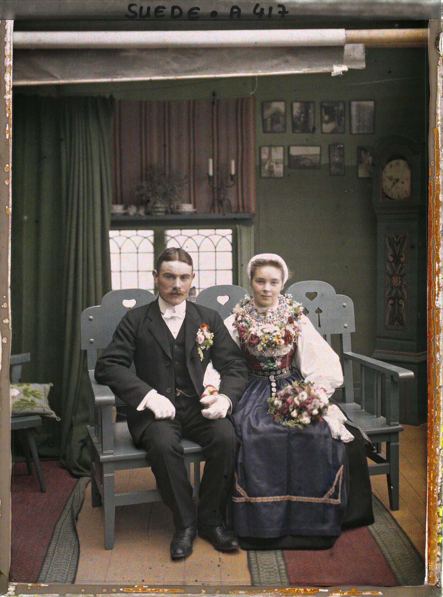 Image représentant Jeunes mariés dans l'atelier de la photographe Gerda Söderlund à Karingberget