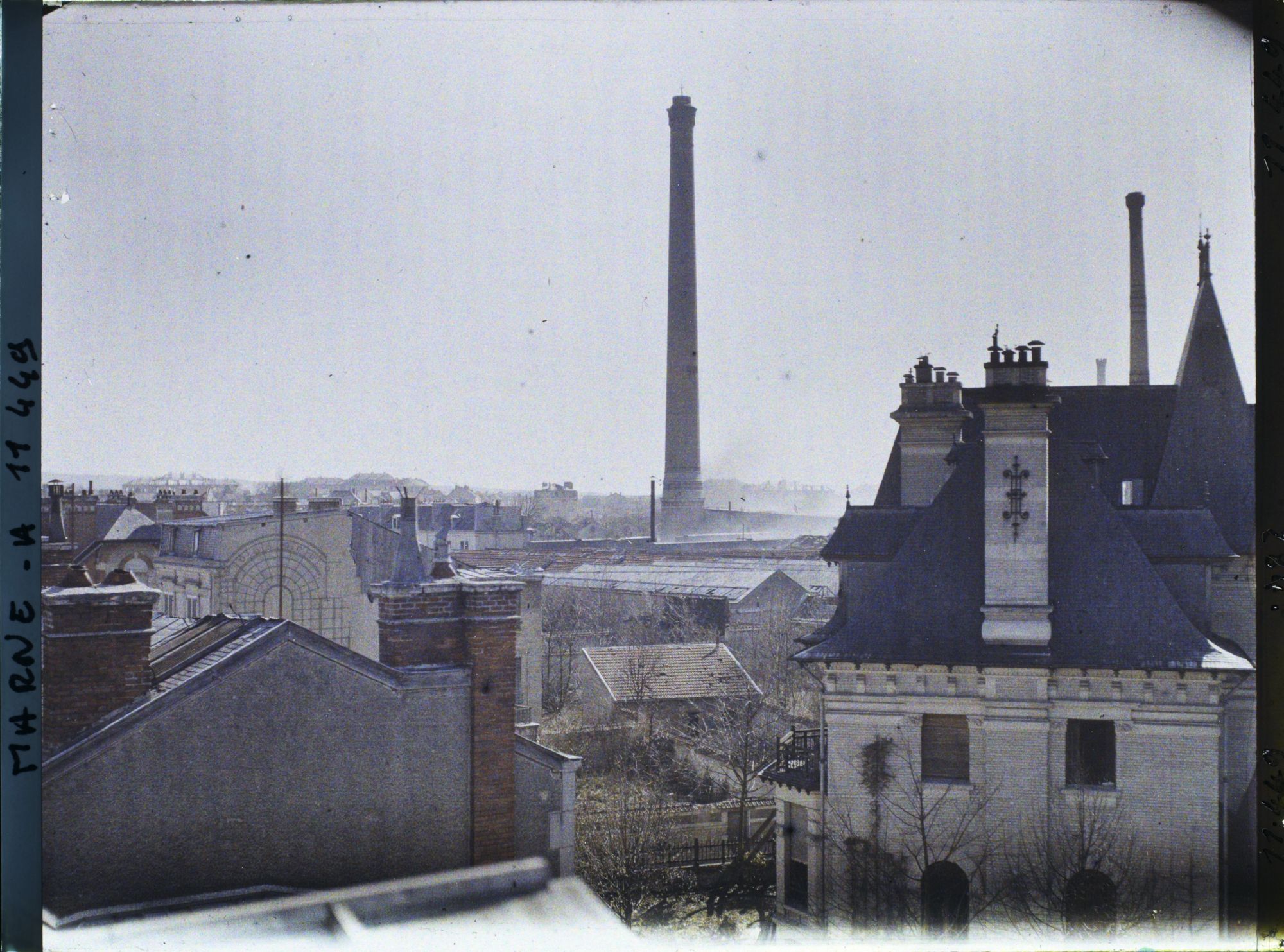 Image représentant Eclatement d'Obus près d'une usine