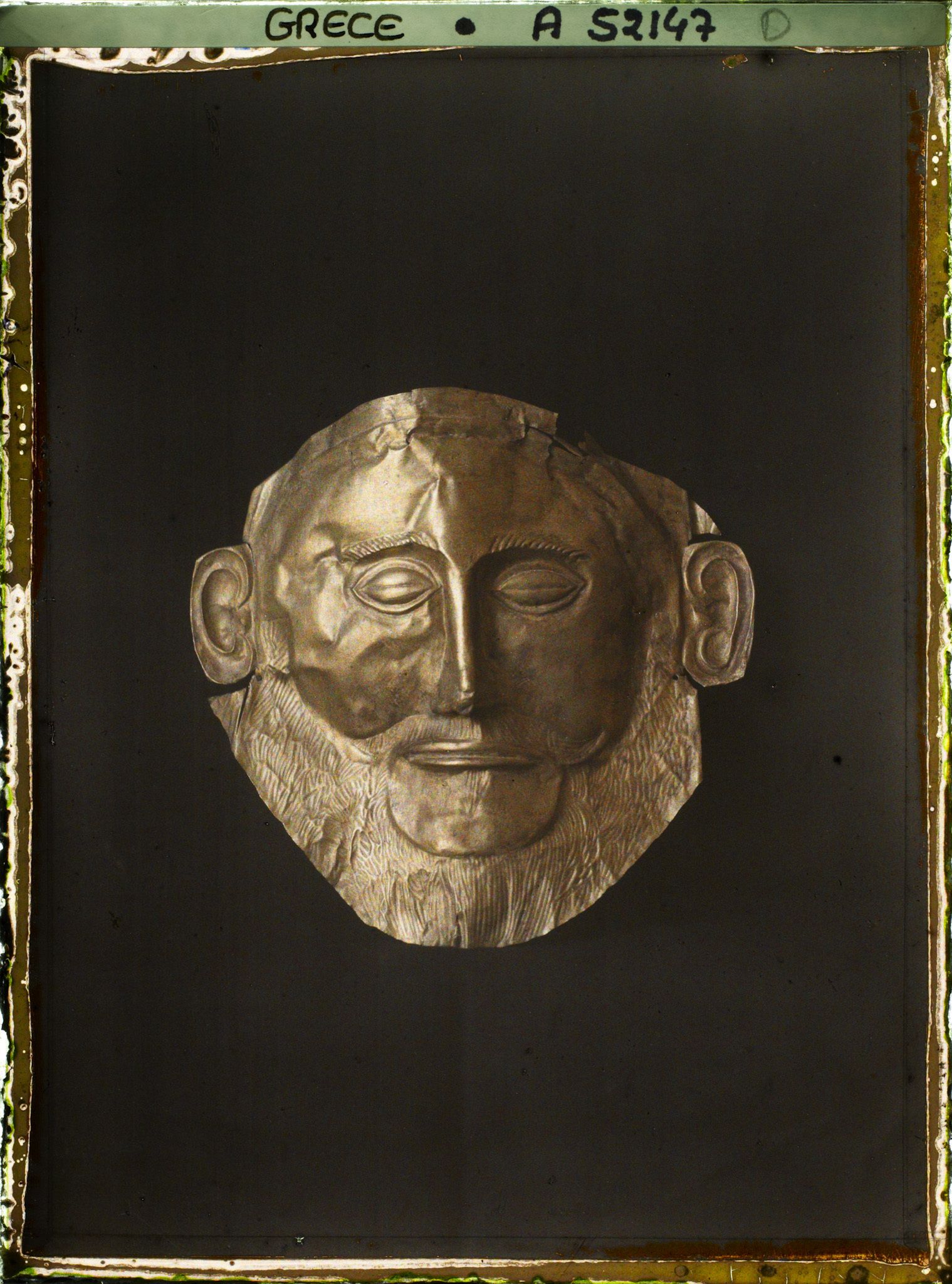 Image représentant Masque funéraire en or d'un roi de Mycènes : "masque dit d'Agamemnon"