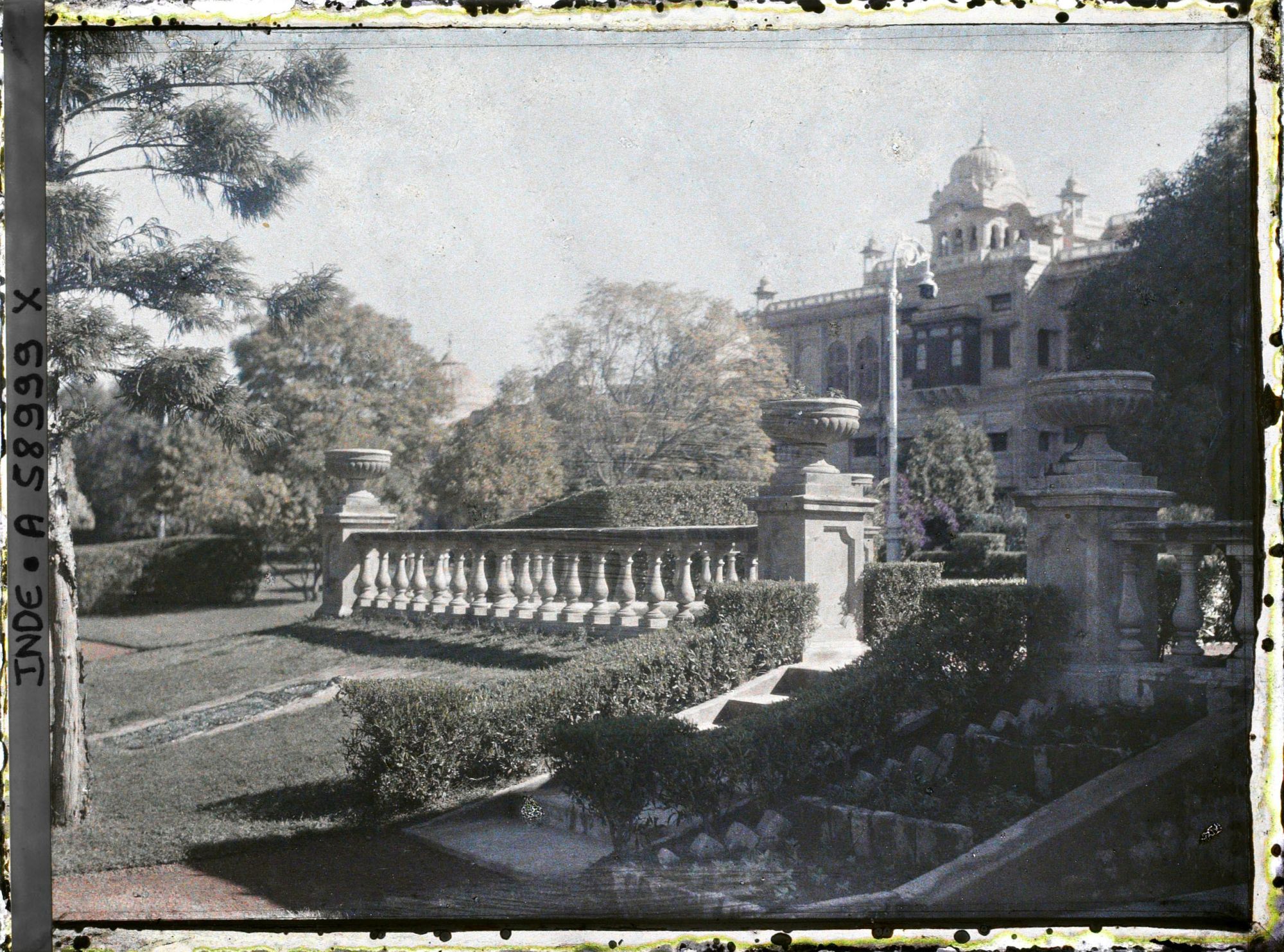 Image représentant Le nouveau palais et le Moti Bagh (jardin de la perle)