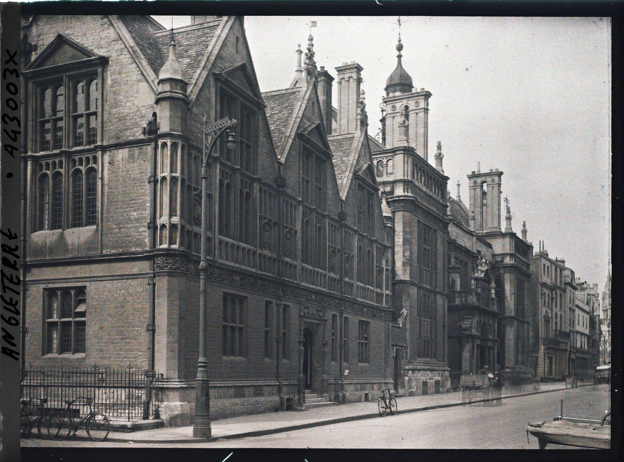 Image représentant L'examination school et High street