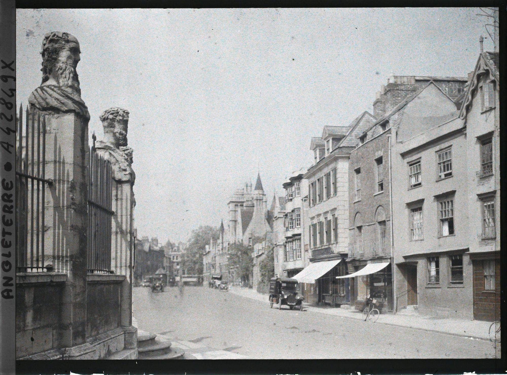Image représentant Une partie de Broad street prise à proximité du Sheldonian Theatre