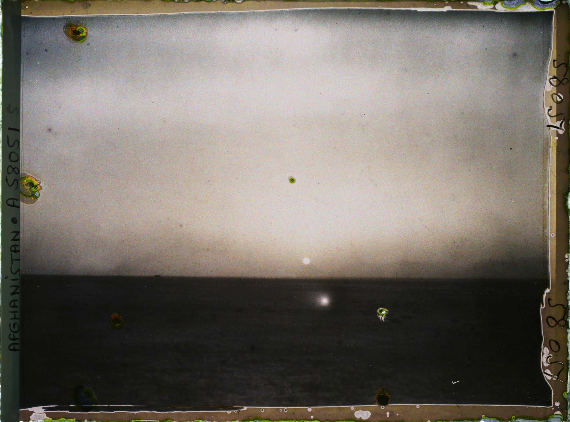 Image représentant Coucher de soleil dans le désert, dans la poussière