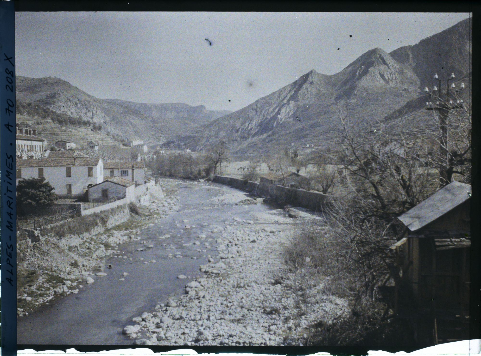 Image représentant La Bévéra traversant le village