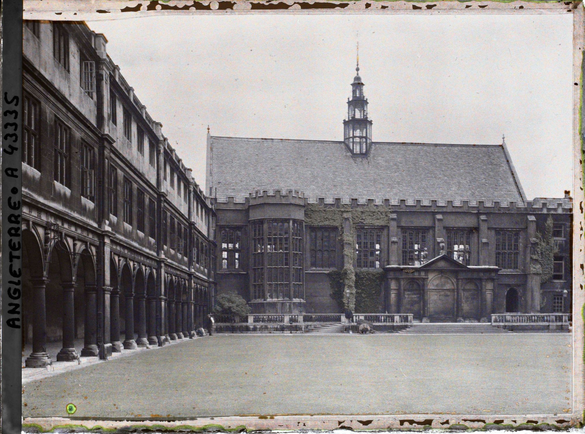 Image représentant La deuxième cour du Trinity College