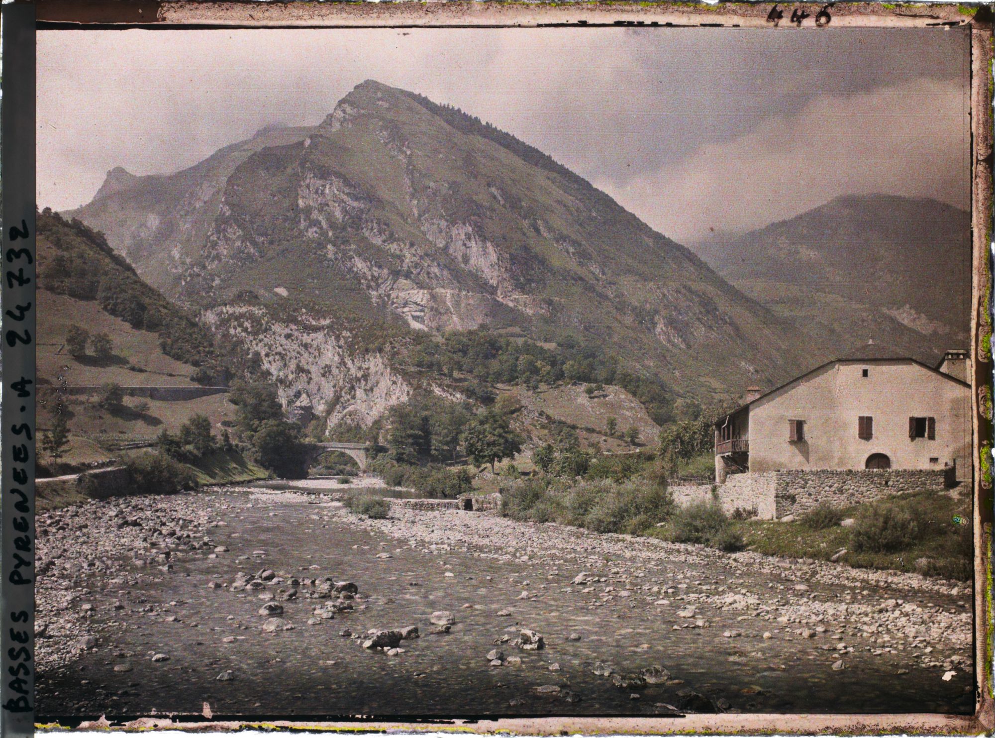 Image représentant France, Vallée d'Ossau, Vallée d'Ossau Le Gave d'Ossau à Laruns
