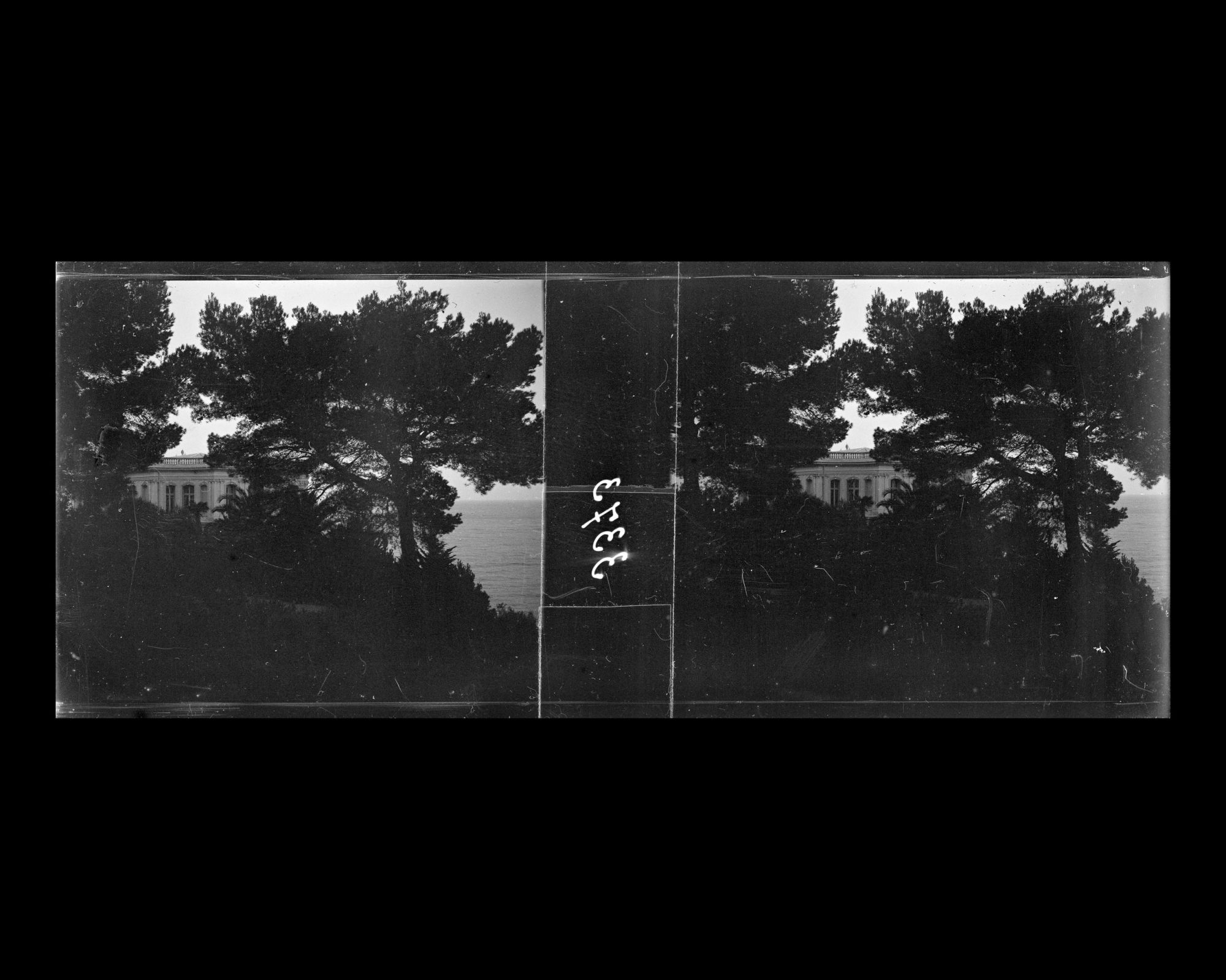 Image représentant La villa Kahn vue depuis le jardin