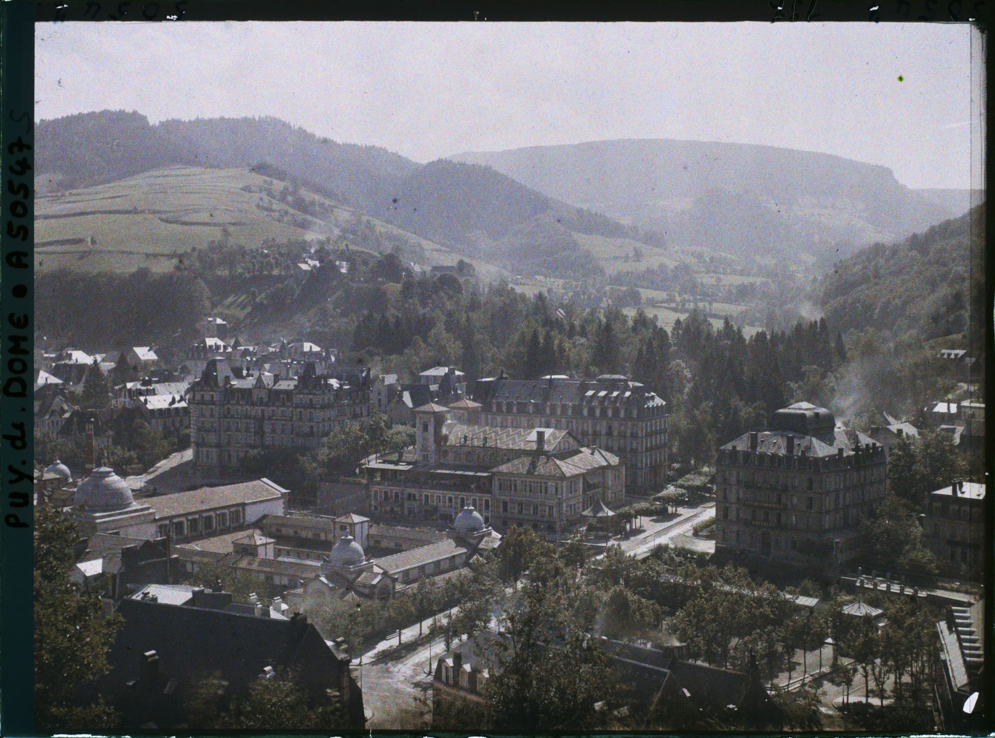 Image représentant France, La Bourboule, La Ville vue du Rocher, vers le S.E
