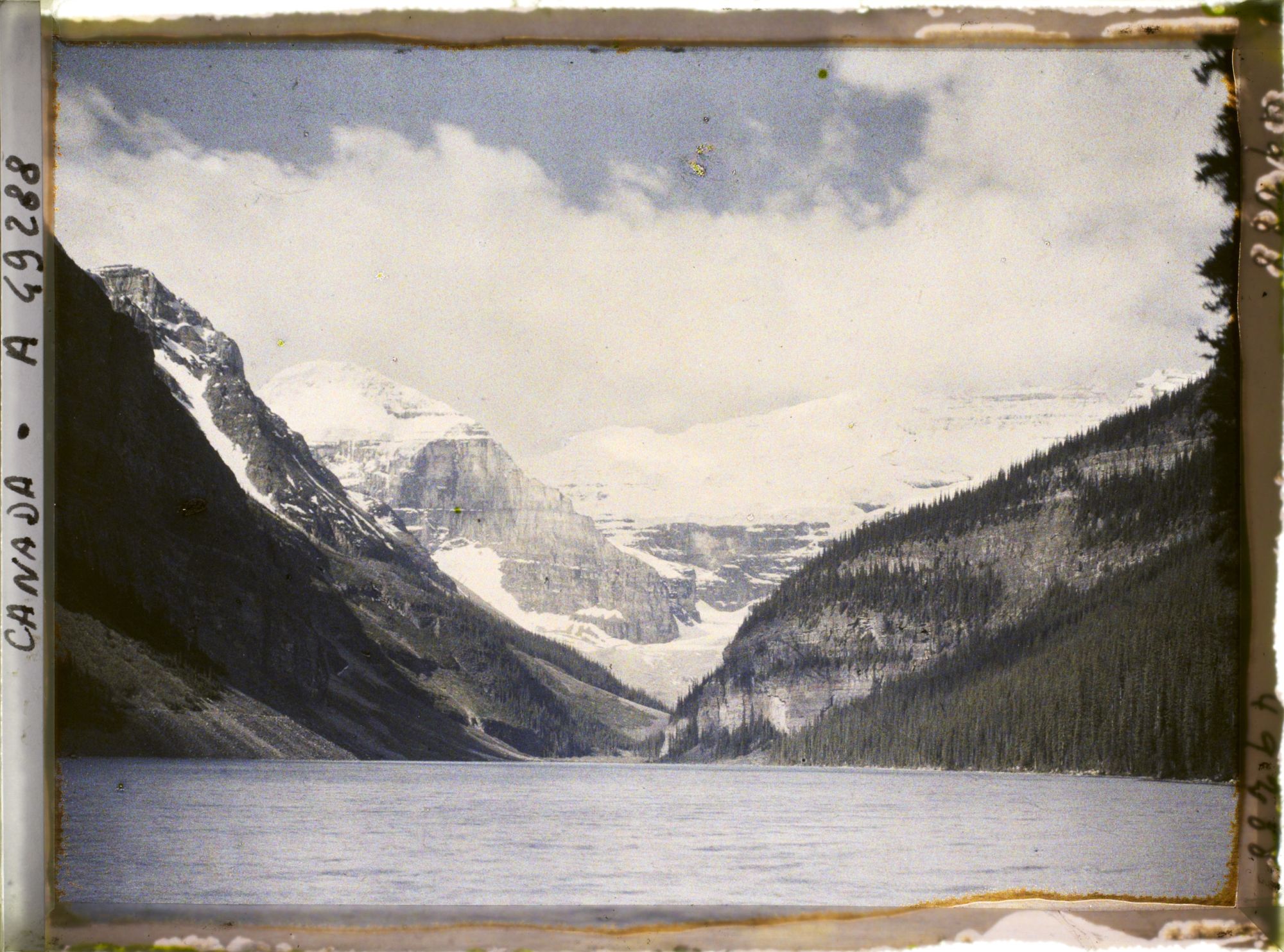 Image représentant Canada, Lac Louise, Le lac, les pics Victoria et Leffroy