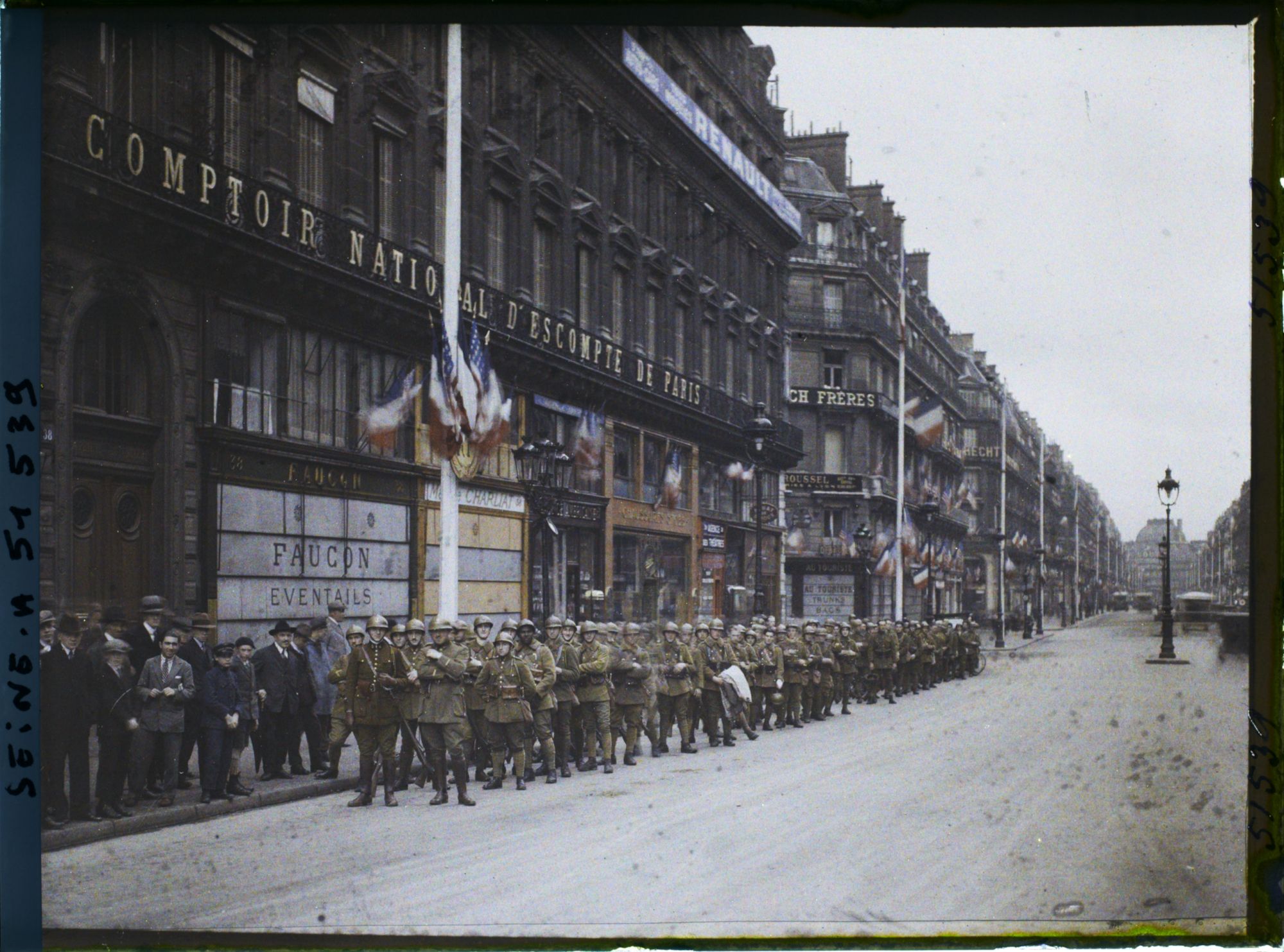 Image représentant Troupe coloniale avenue de l'Opéra pour le 9ème congrès de la Légion Américaine (American Legion)