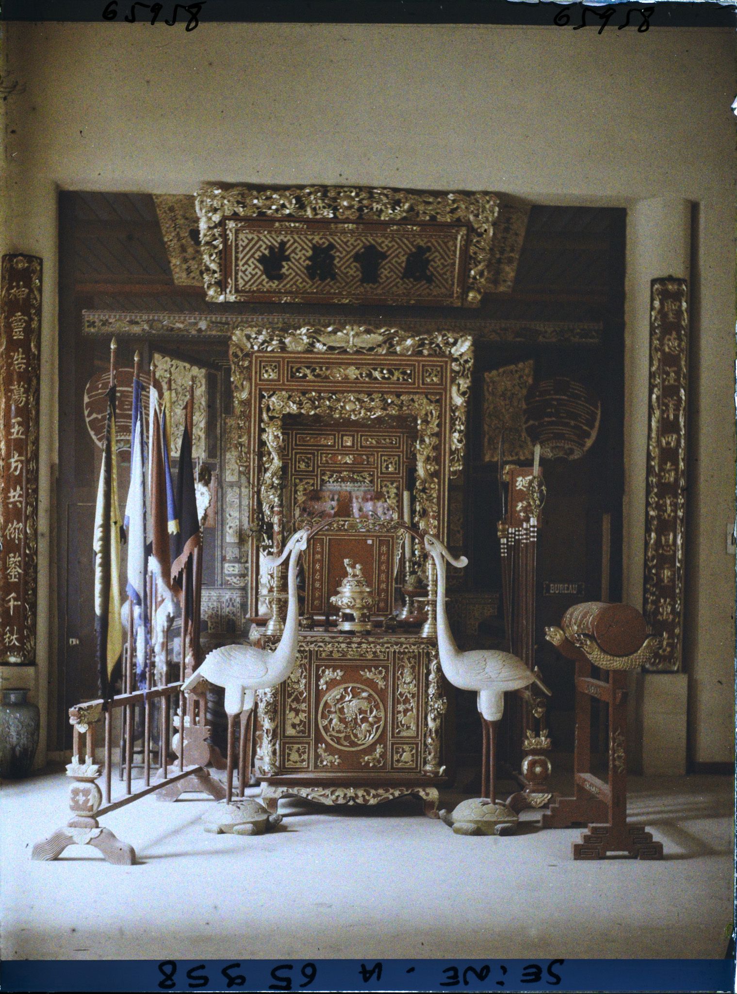 Image représentant L'Exposition Coloniale Internationale de 1931, l'autel du génie du village dans le pavillon de la Cochinchine