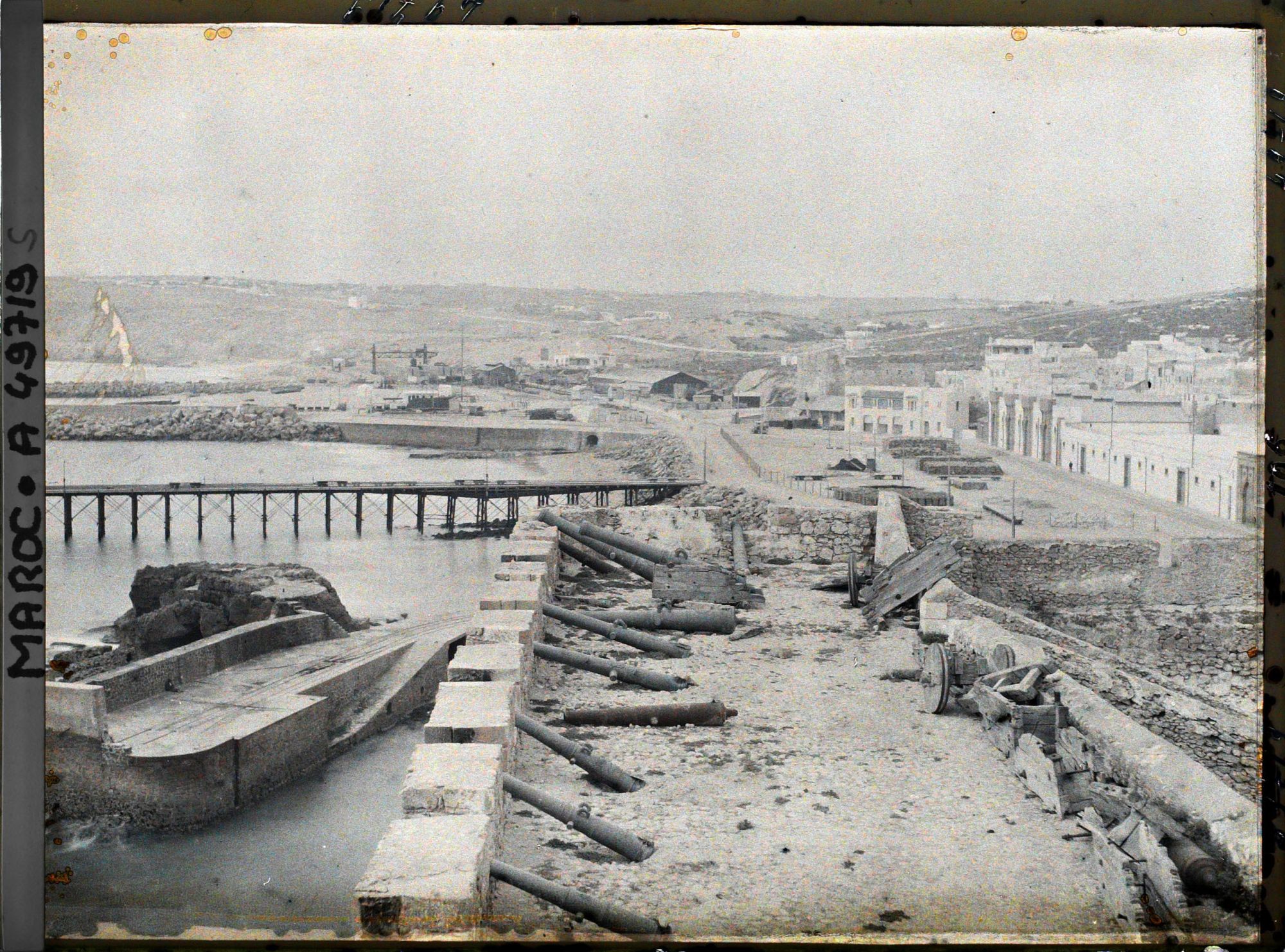 Image représentant Canons sur les remparts du Dar el-Bahar