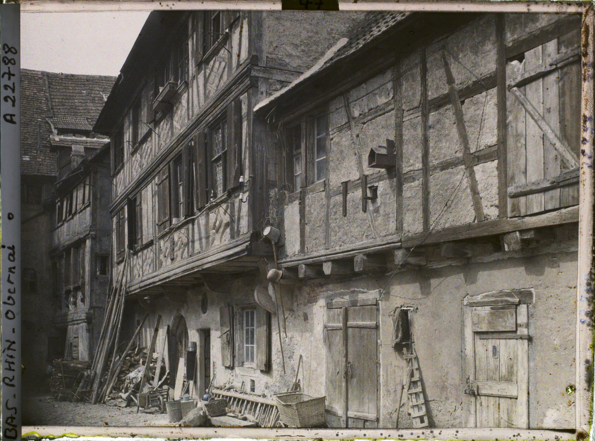 Image représentant France, Obernai, Cour de Vieille Maison