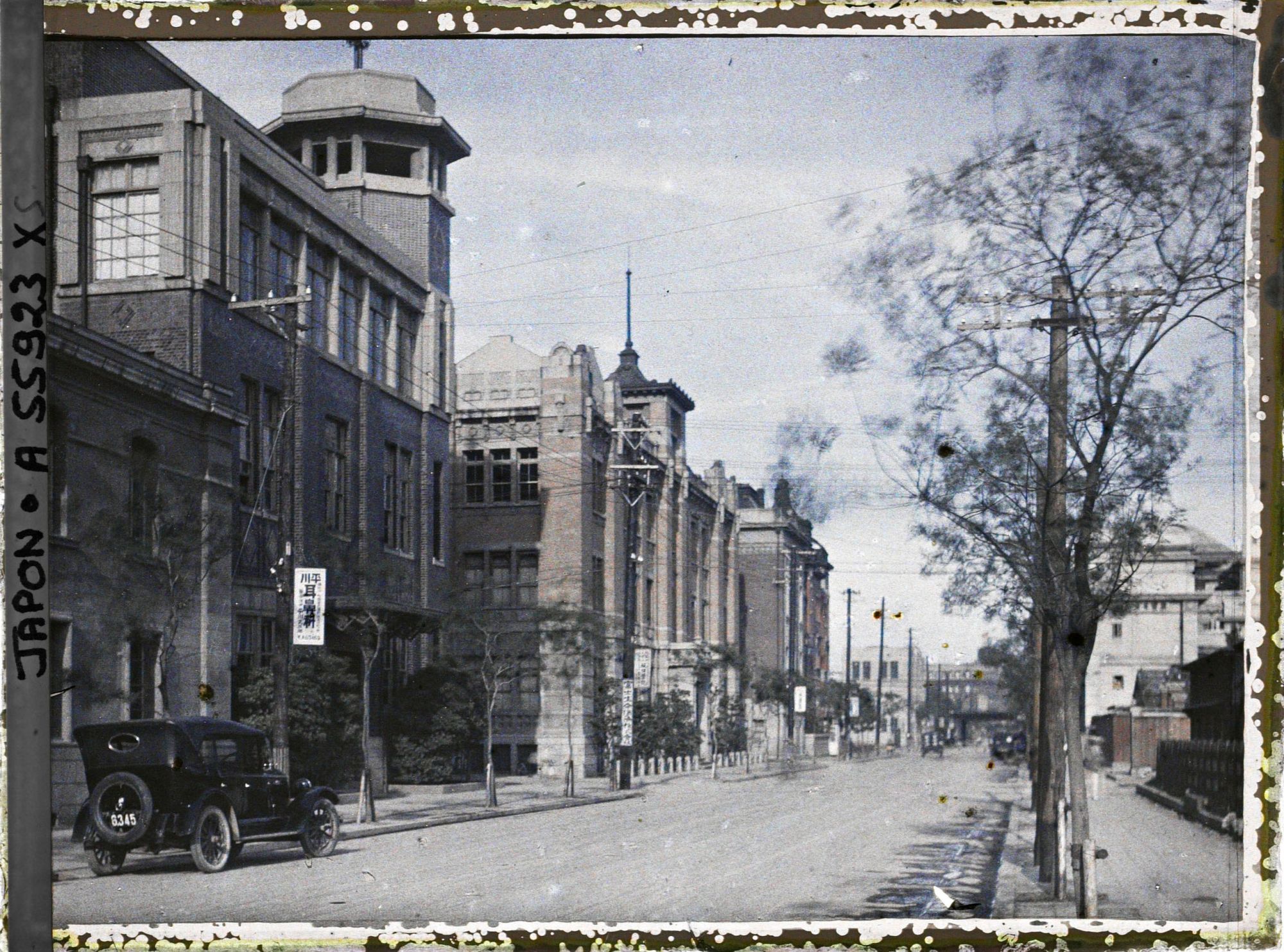 Image représentant Avenue d'un quartier moderne (Marunouchi ?)