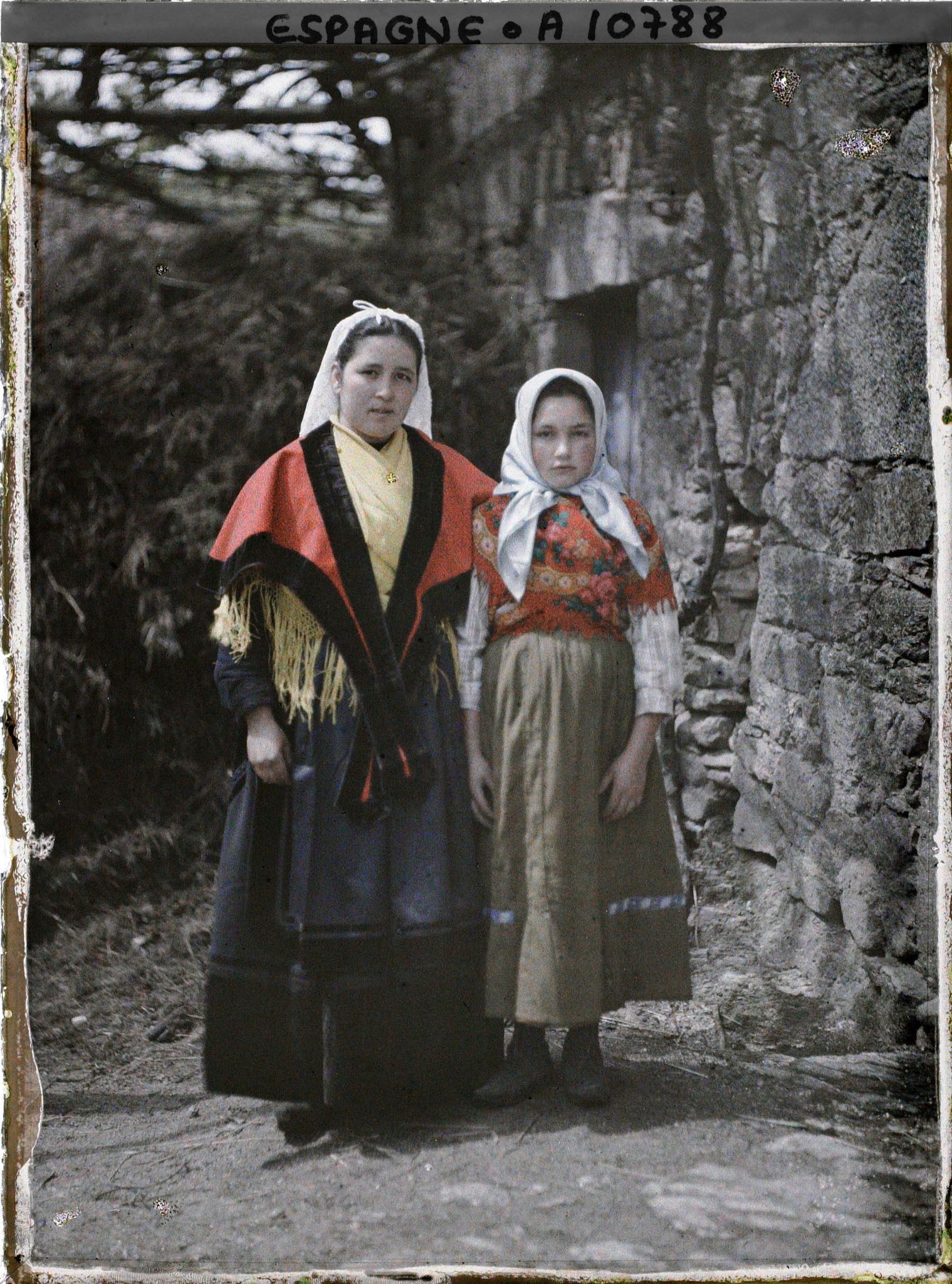 Image représentant Espagne, de Santiago à Padron, Fijo: Encore les mêmes : autre pose