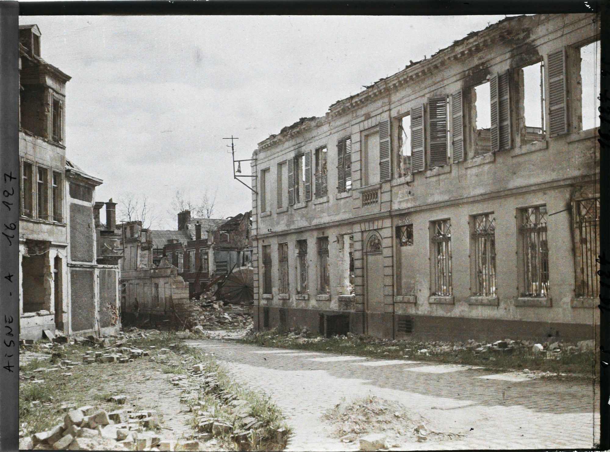 Image représentant France, St Quentin, La place des enfants de Chauv