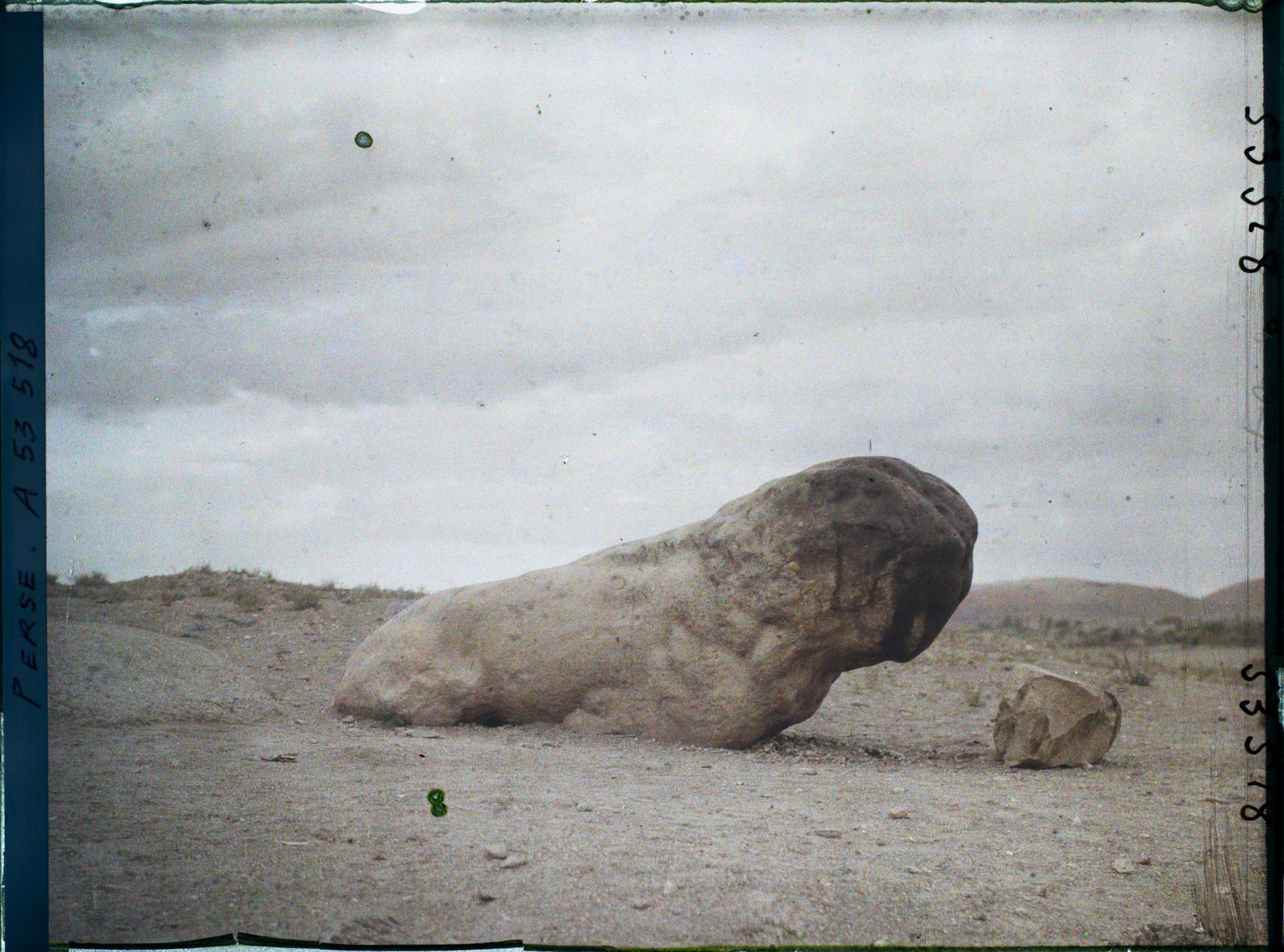 Image représentant Le lion de pierre (Sang-e-Shir) aux portes de la ville