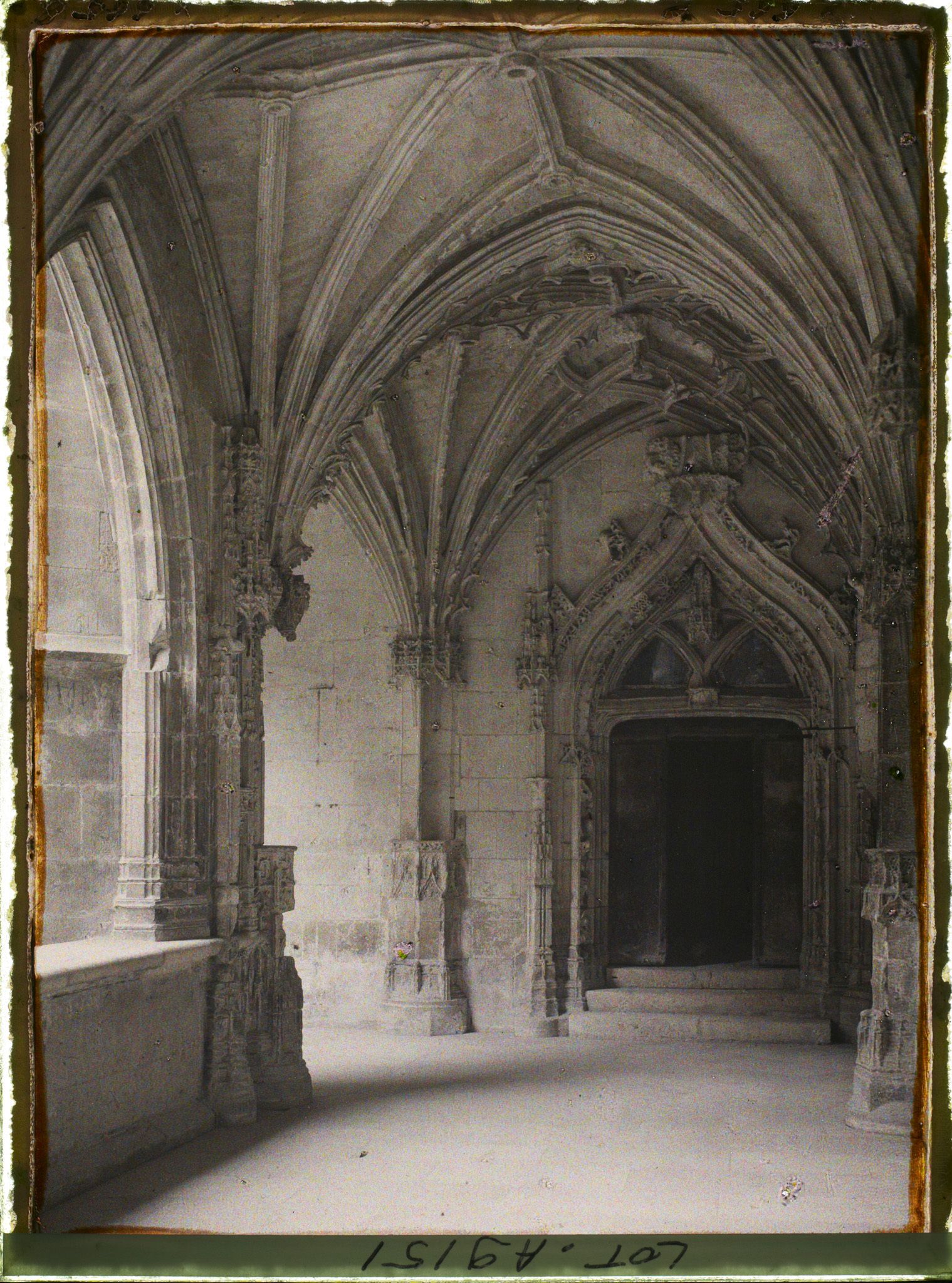 Image représentant France, Cahors, Les Cloîtres de la Cathédrale Porte et encoignures des galeries