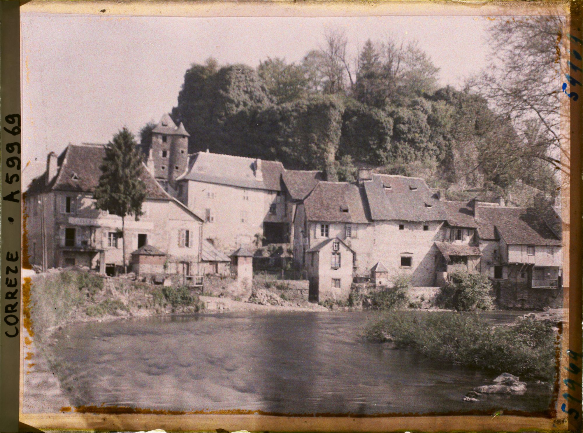 Image représentant Le village sur la Vézère