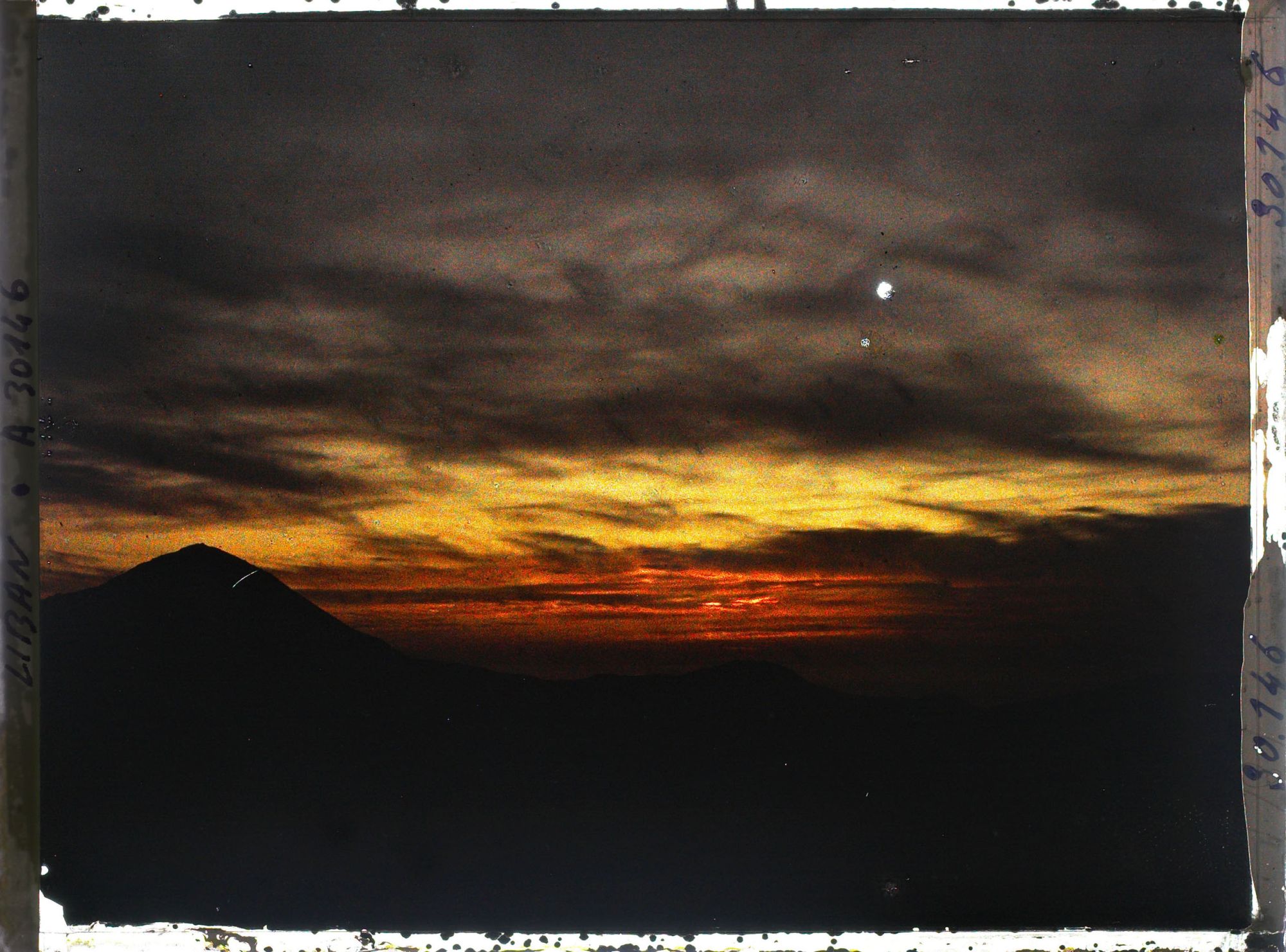 Image représentant Coucher de soleil probablement pris du Col de Sofar