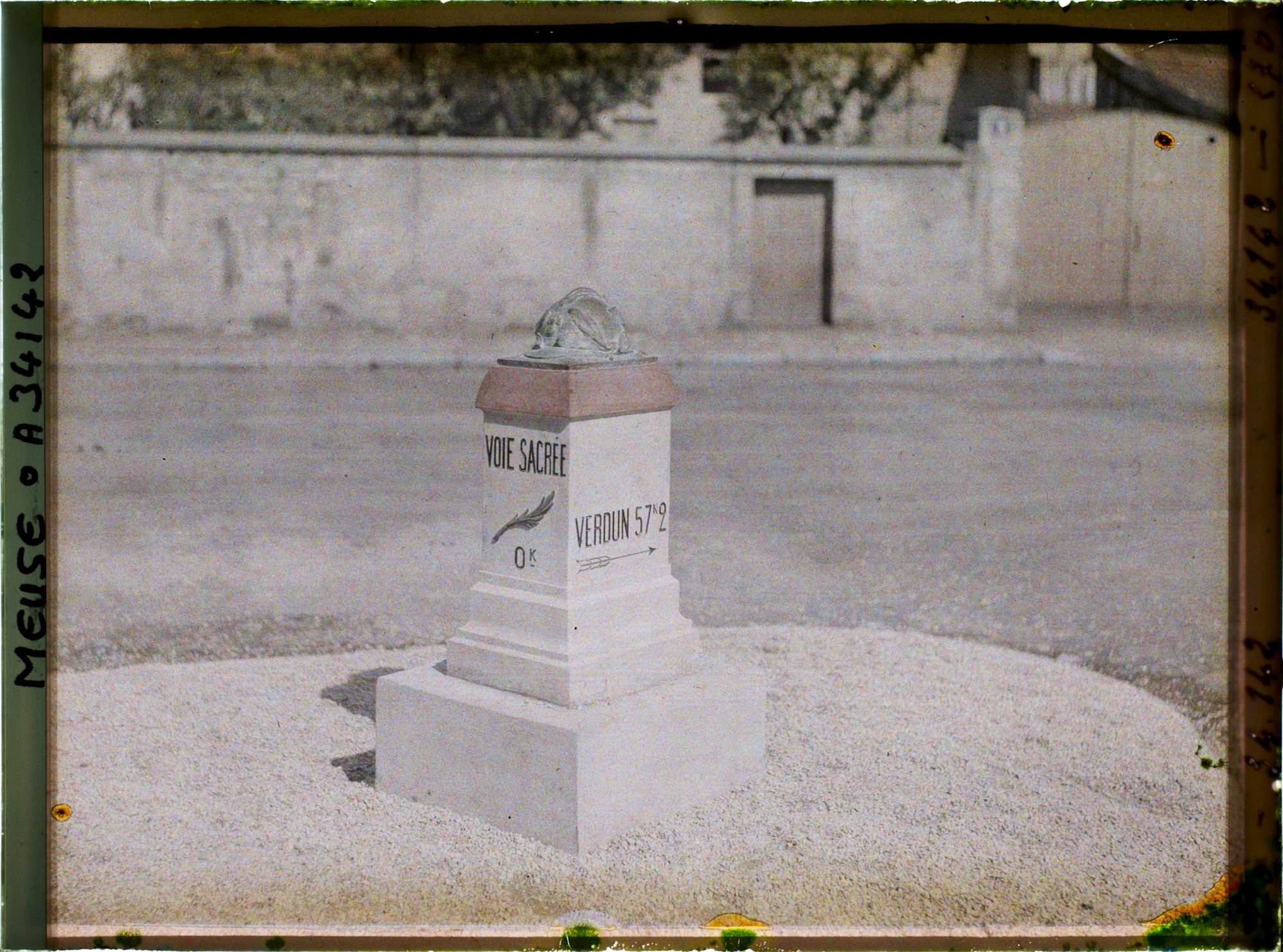 Image représentant France, Bar-le-Duc, La 1ère borne et la Voie Sacrée