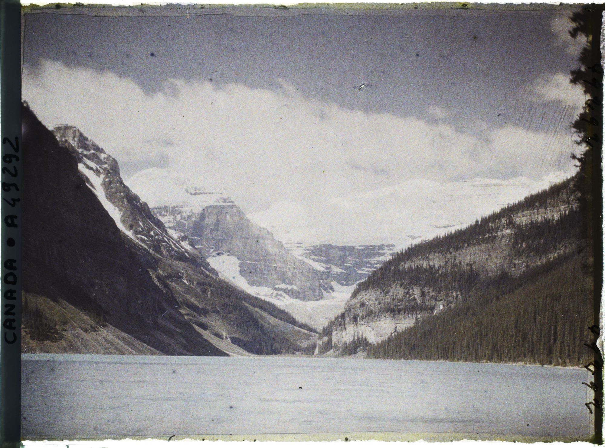 Image représentant Canada, Lac Louise, Le lac, les pics Victoria et Leffroy