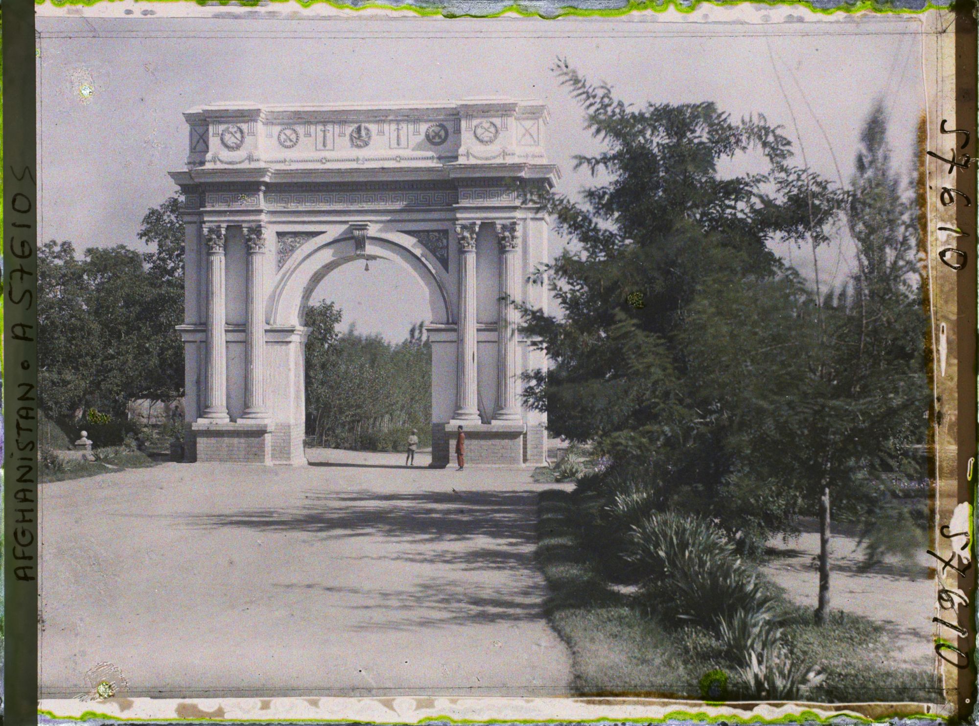 Image représentant L'Arc de triomphe (tâq-e zafar) célébrant l'indépendance du pays en 1919