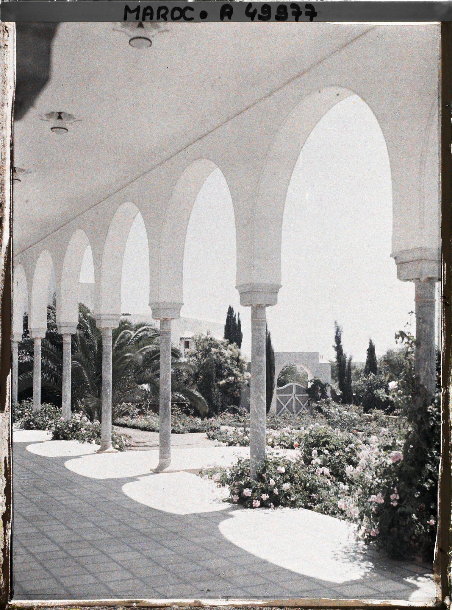 Image représentant Une partie de la colonnade du patio dans le palais de la Résidence générale