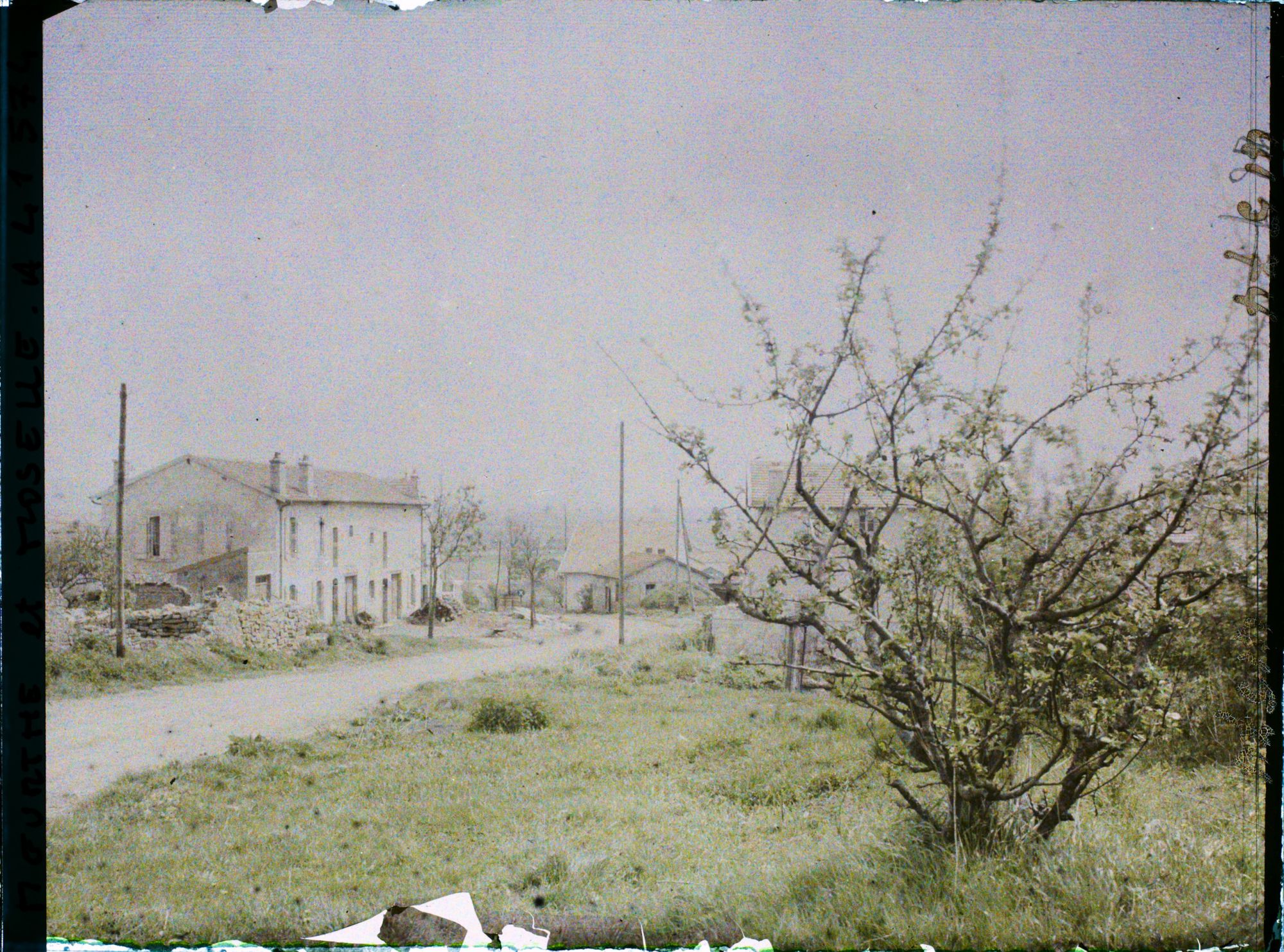 Image représentant France, Nomény, Une rue du Village