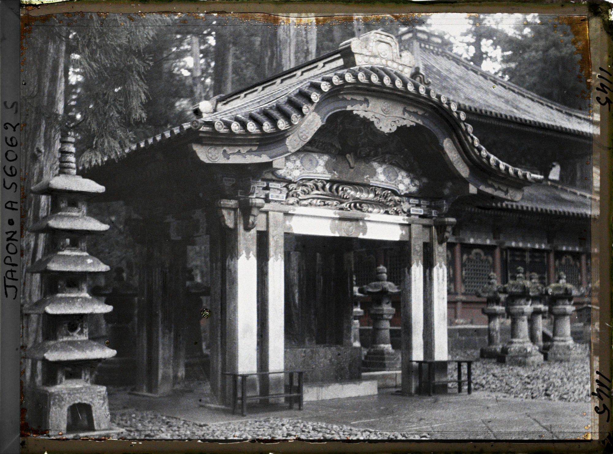 Image représentant La fontaine sacrée Suibansha (ou Omizuyo) du sanctuaire Tôshôgû