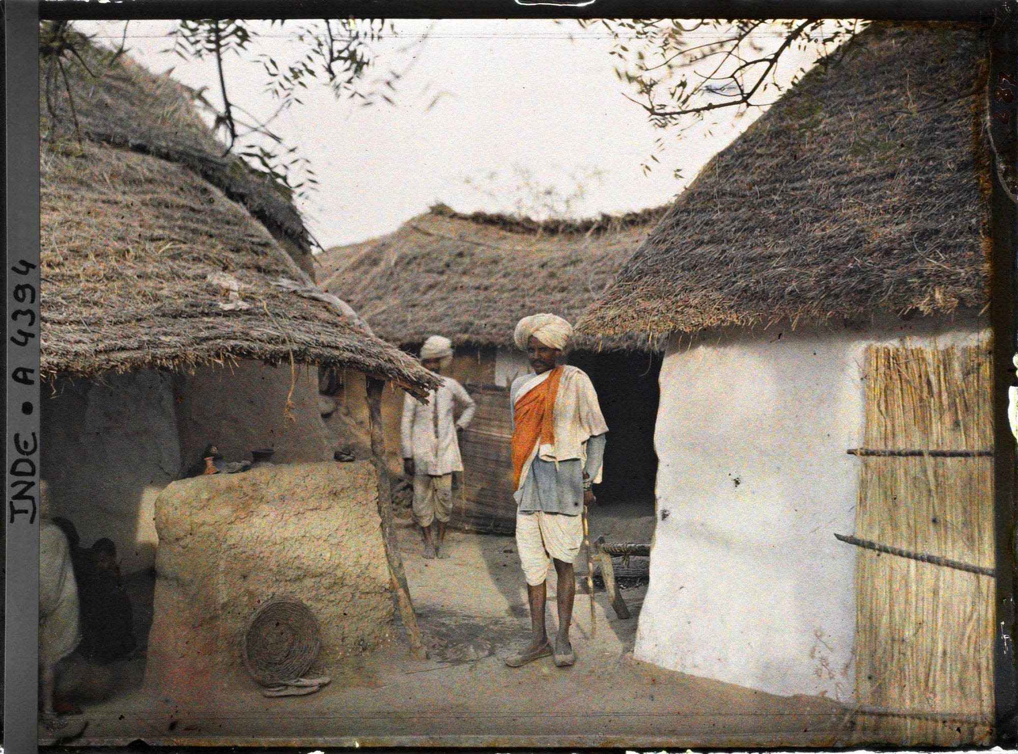 Image représentant Villageois de Firoz Khan en dhoti.