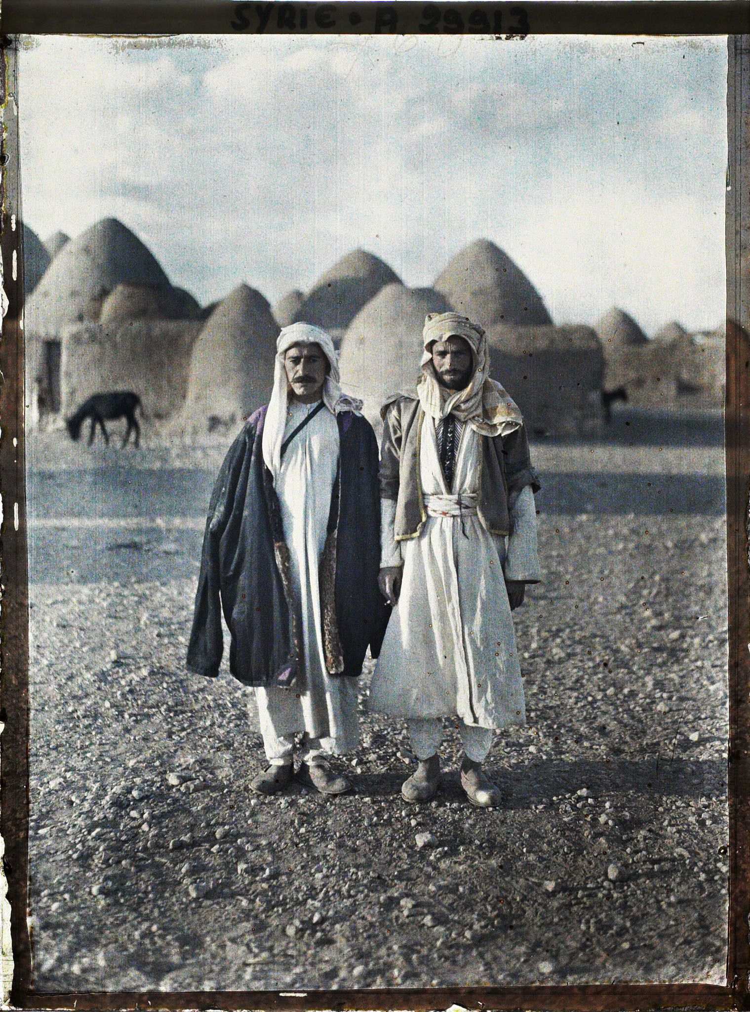 Image représentant Le chef du village et un cultivateur bédouin sédentaire