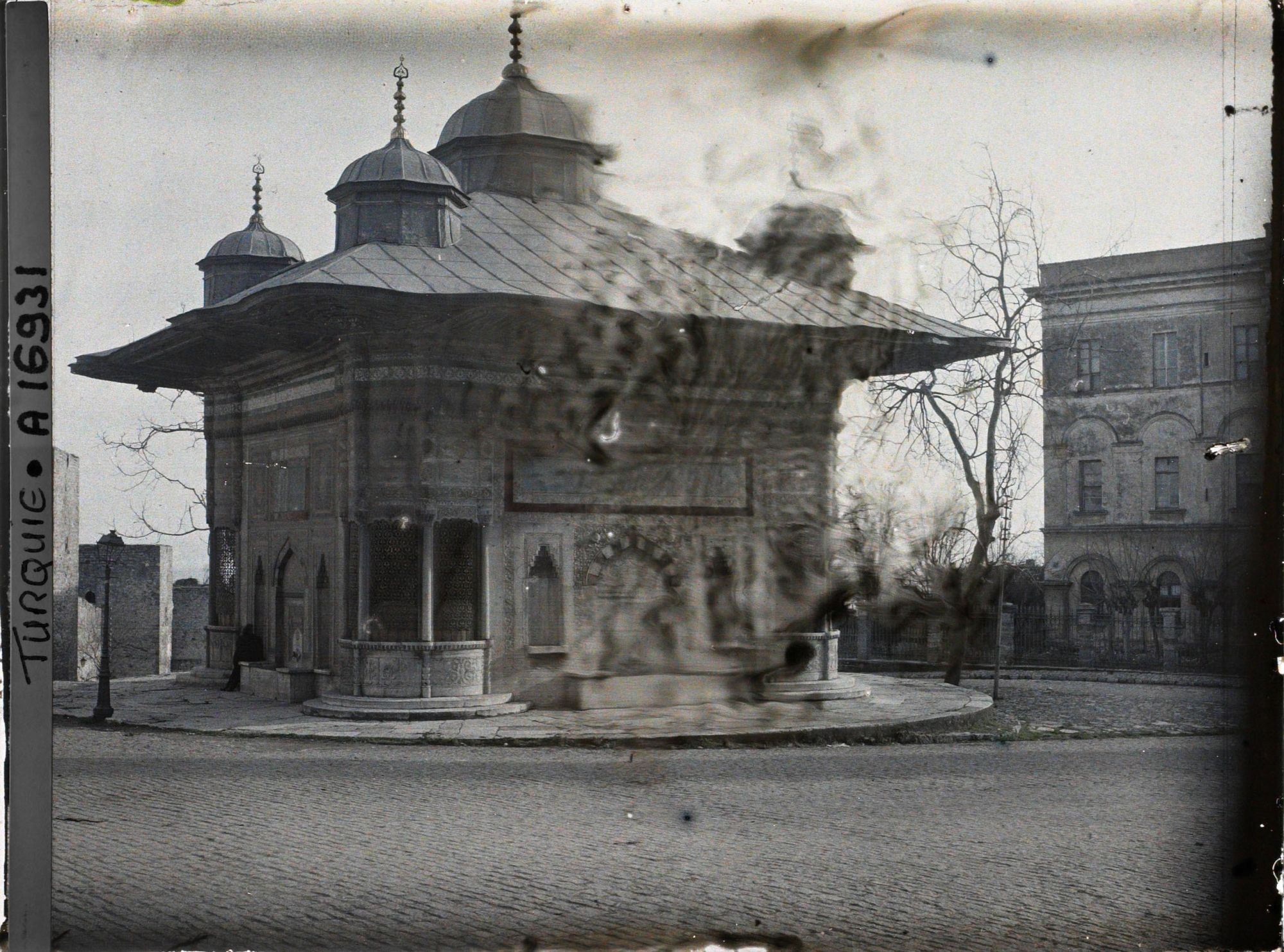 Image représentant Sultan Ahmet Ceshesi ("fontaine du Sultan Ahmet") construite en 1728