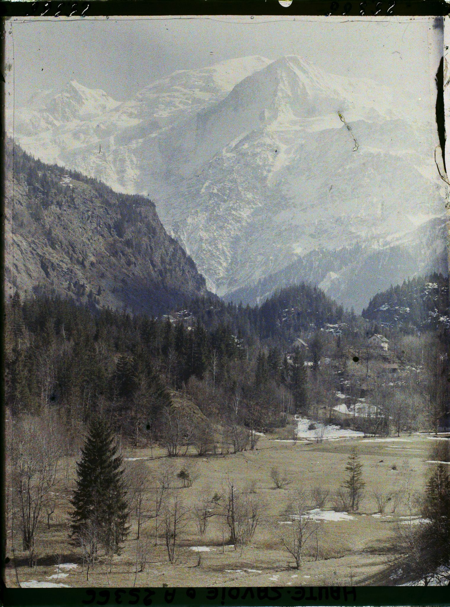 Image représentant France Les Alpes, Vallée de Chamonix ; L'Aige du Midi, Dôme et Aige du Gouter et les Rognes