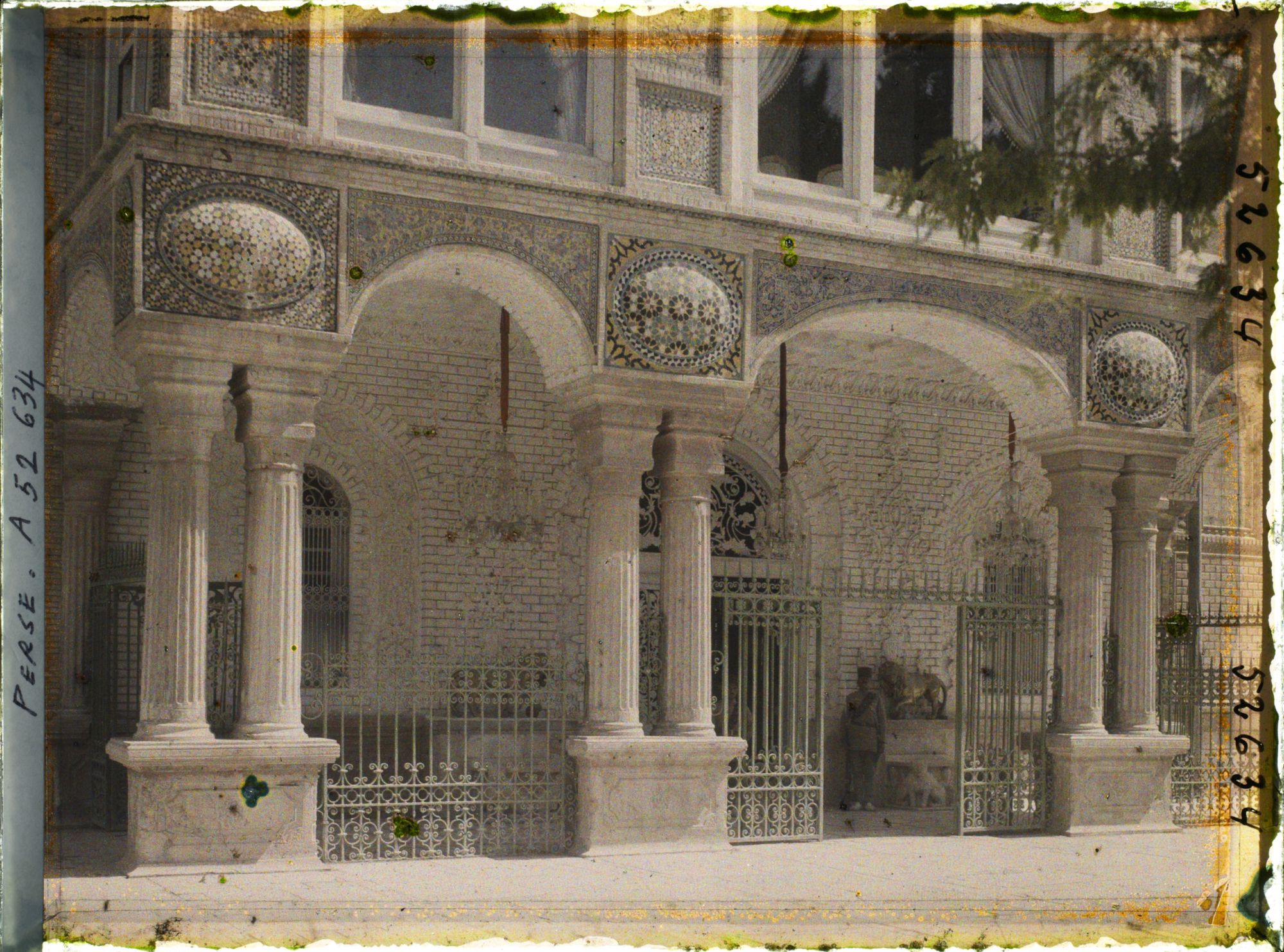 Image représentant Dans l'Arg (la citadelle royale), l'entrée du Palais du Golestan