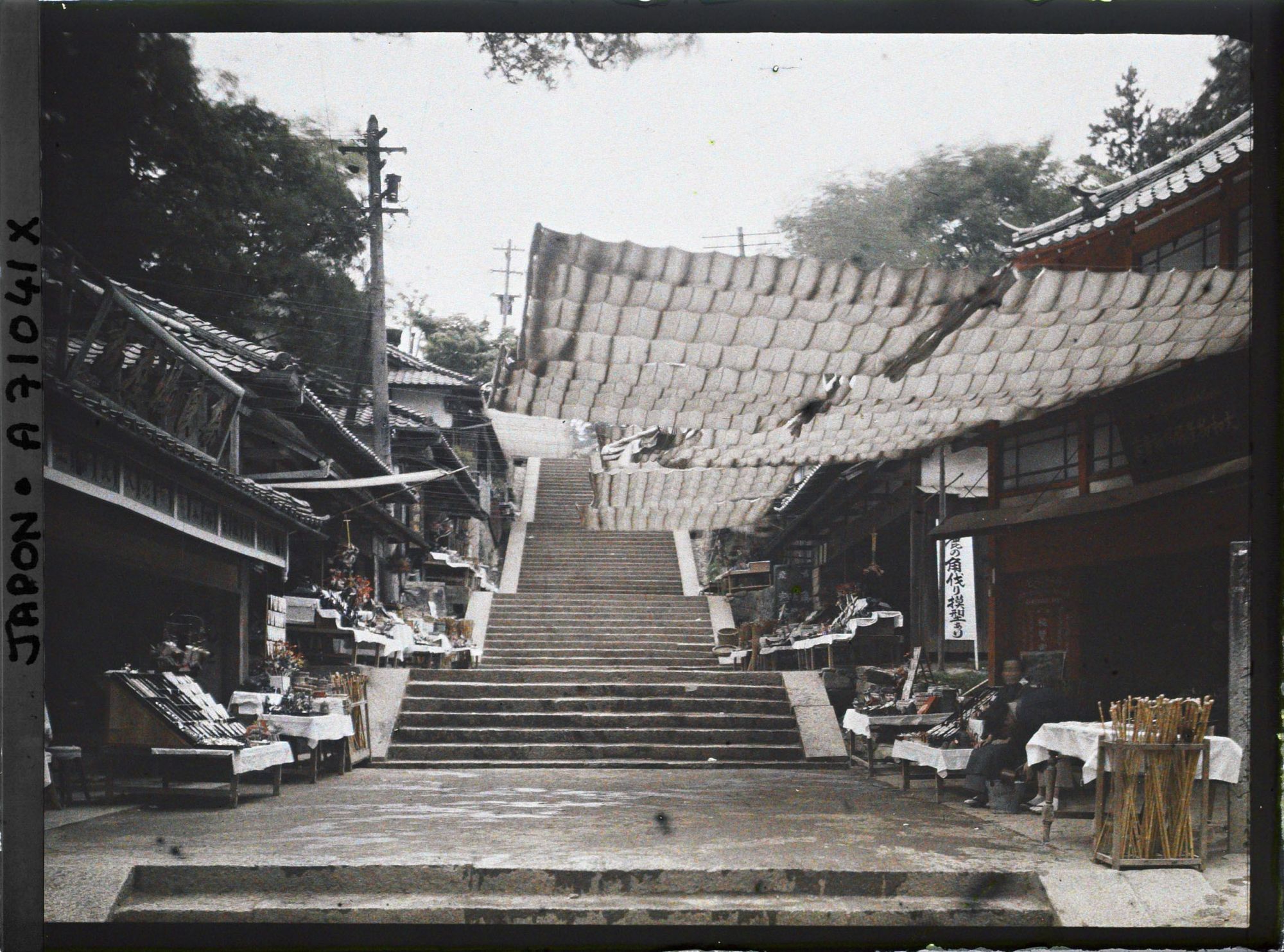 Image représentant Allée des bazars aux abords du sanctuaire Kasuga-jinja