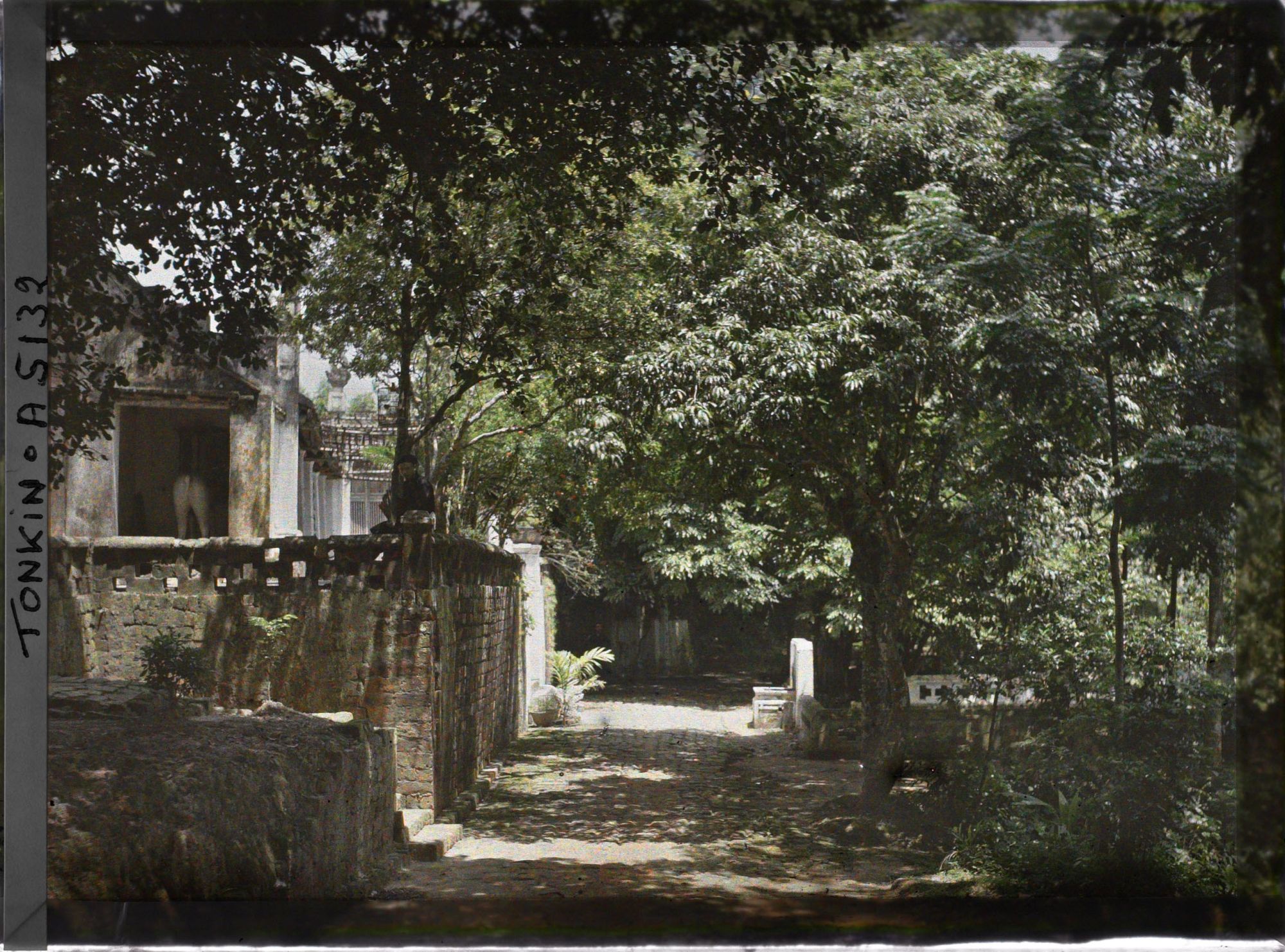 Image représentant Cour intérieure du temple de Linh-lang