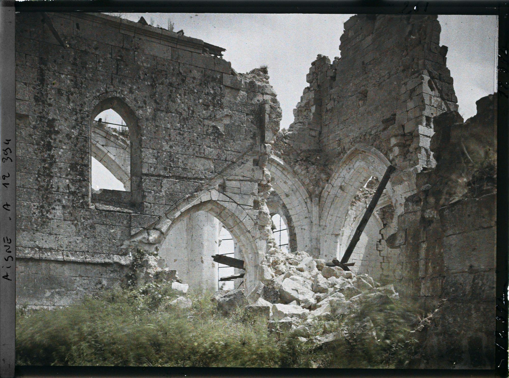 Image représentant France, Missy-s/-Aisne, Eglise (Extérieur)