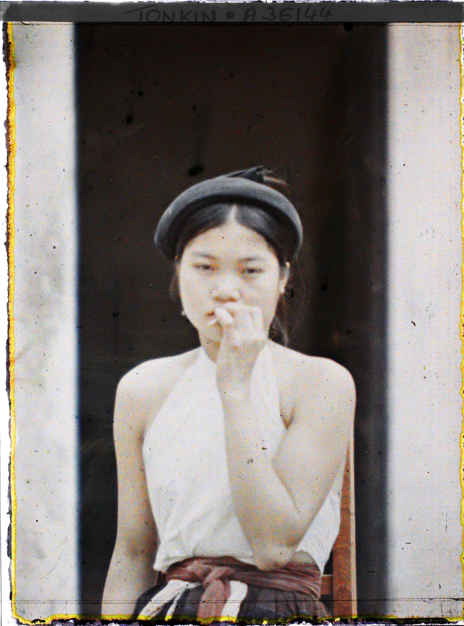 Image représentant Une jeune fille chiquant le bétel